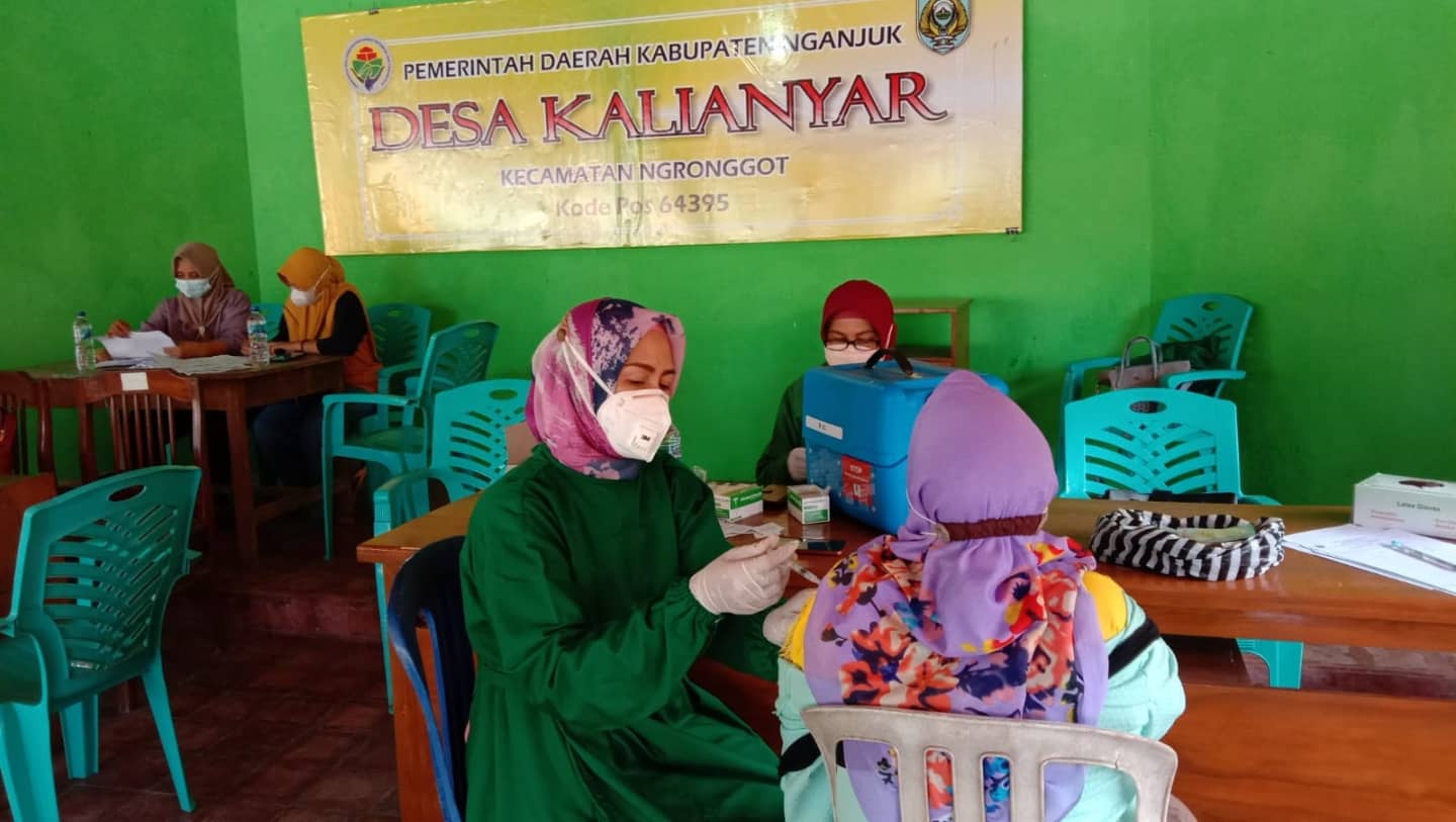 Kapolsek Bersama Forpincam Monitoring Vaksinasi di Wilayah Kecamatan Ngronggot