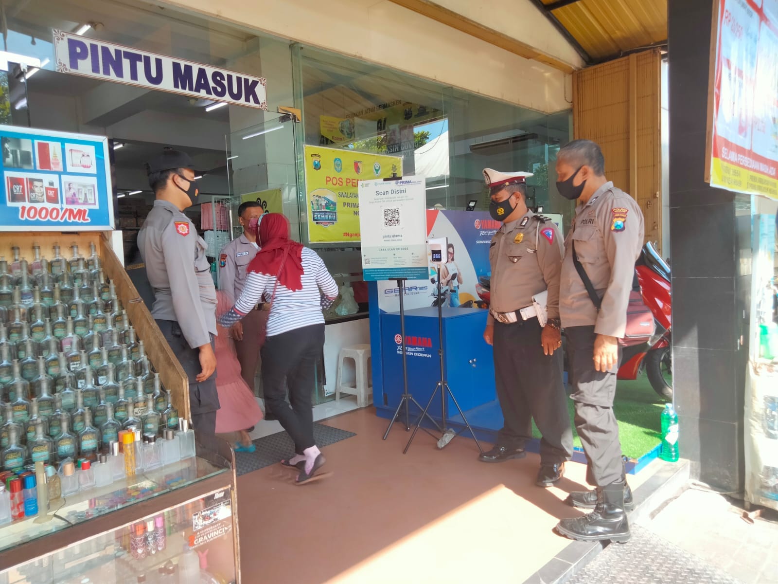 Patroli Harkamtibmas Polsek Nganjuk Kota Sasar Swalayan Berikan Himbauan dan Antisipasi Gangguan Kamtibmas