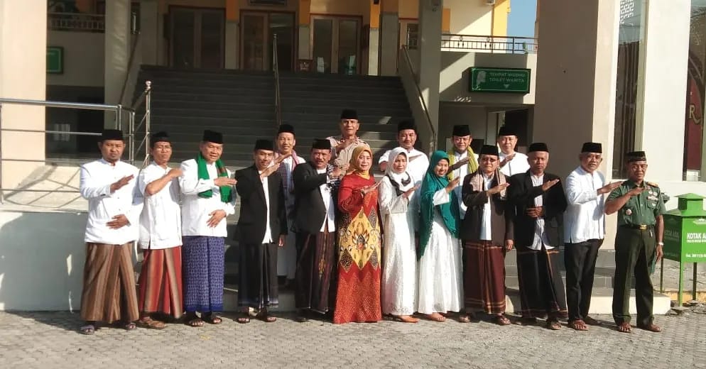 Bersama Forkopimda Nganjuk, Kapolsek Warujayeng Sholat Idul Adha di Masjid Nurul Huda Tanjunganom