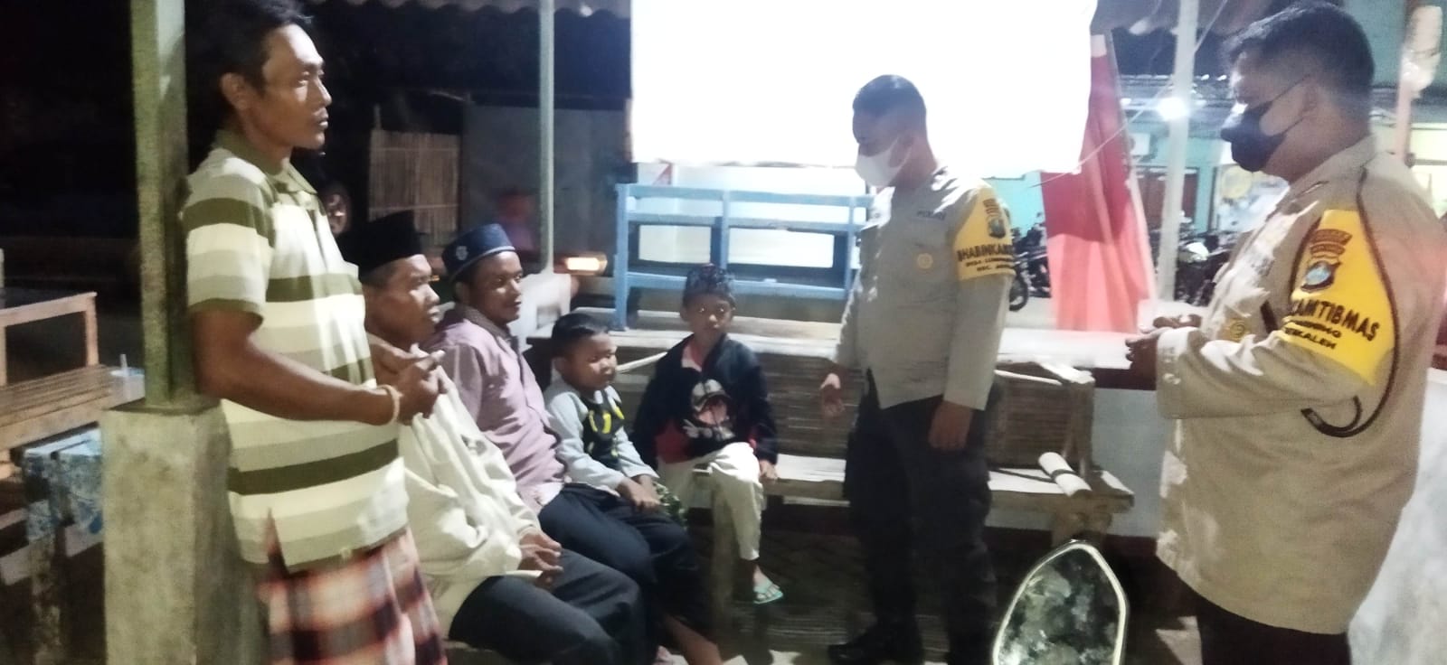 Patroli Polsek Jatikalen Sambangi Warga Berikan Himbauan Kamtibmas