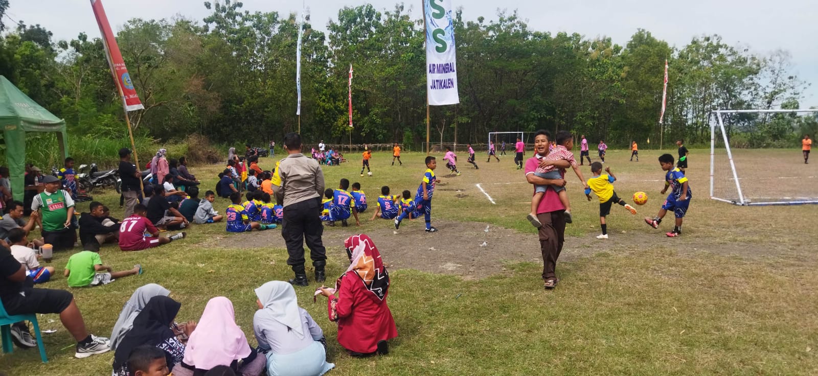 Polsek Jatikalen Amankan Turnamen Bola U – 12 antar Desa se Kecamatan Jatikalen