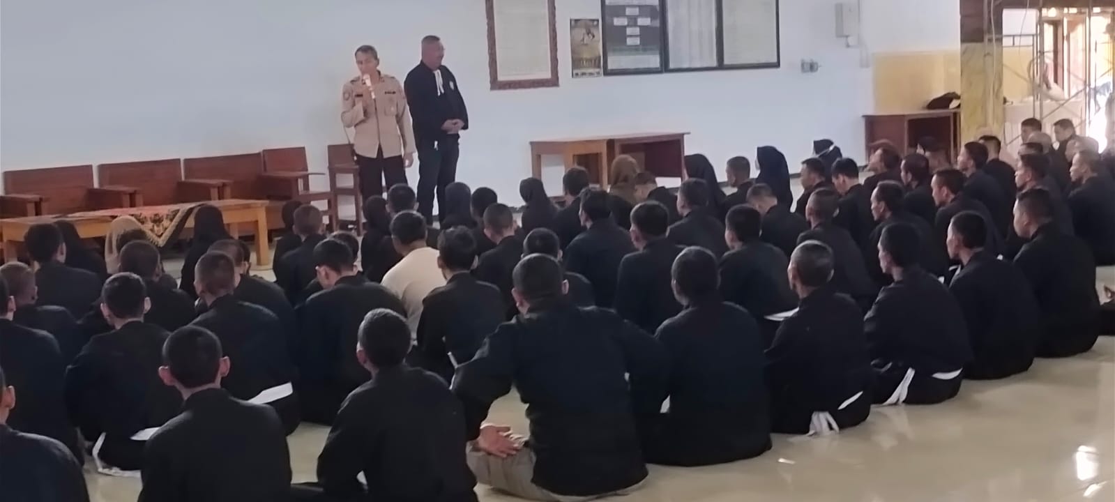 Kapolsek Nganjuk Kota dan Danramil 0810/01 Nganjuk Berikan Materi Wawasan Kebangsaan Kepada 318 Calon Warga Baru PSHT Ranting Nganjuk Kota