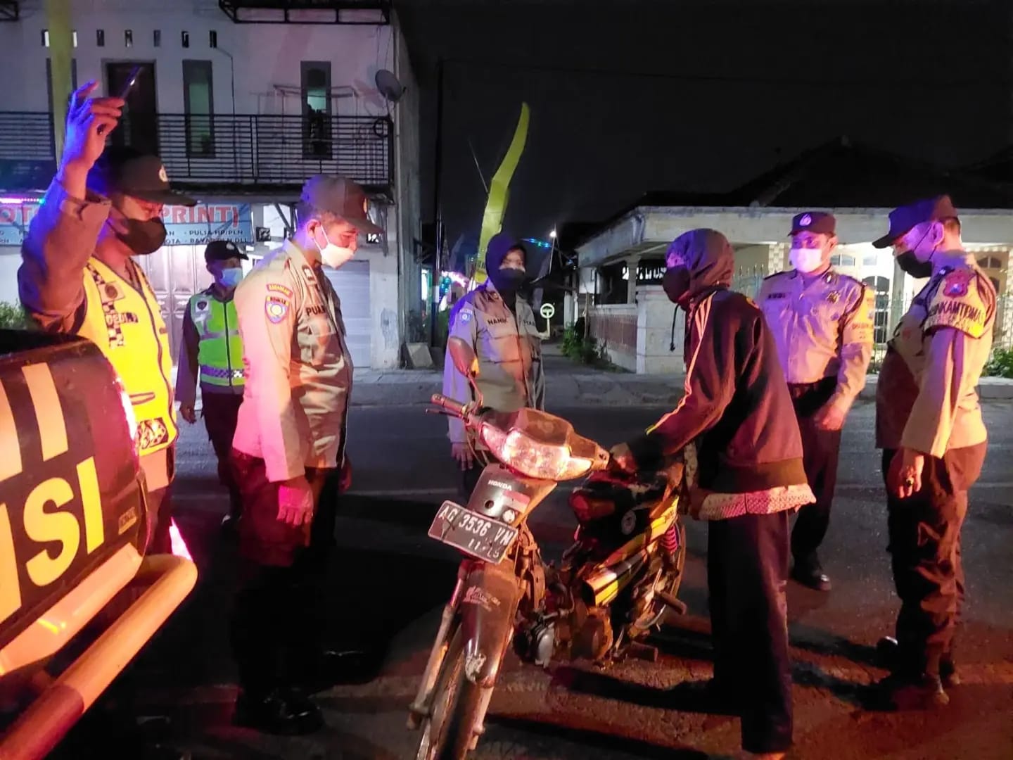 Patroli Blue Light Polsek Pace bersama Jajaran Polsek Rayon 2 di Wilayah Hukum Polsek Prambon