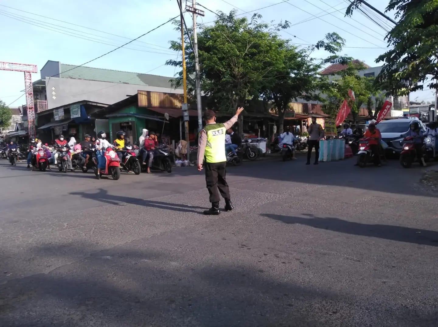 Semangat Pagi Jajaran Personel Polsek Bagor Layani Masyarakat