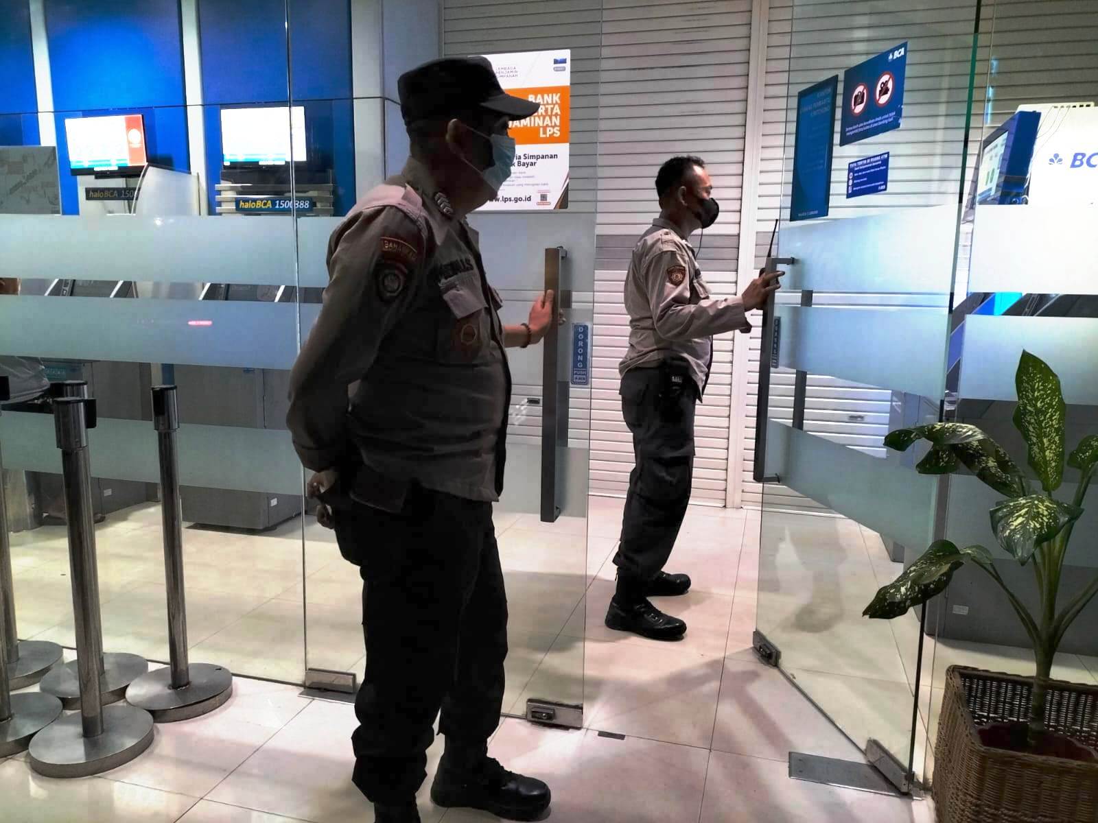 Antisipasi Kejahatan di ATM, Kanit Samapta Polsek Kertosono Pimpin Patroli Perbankan