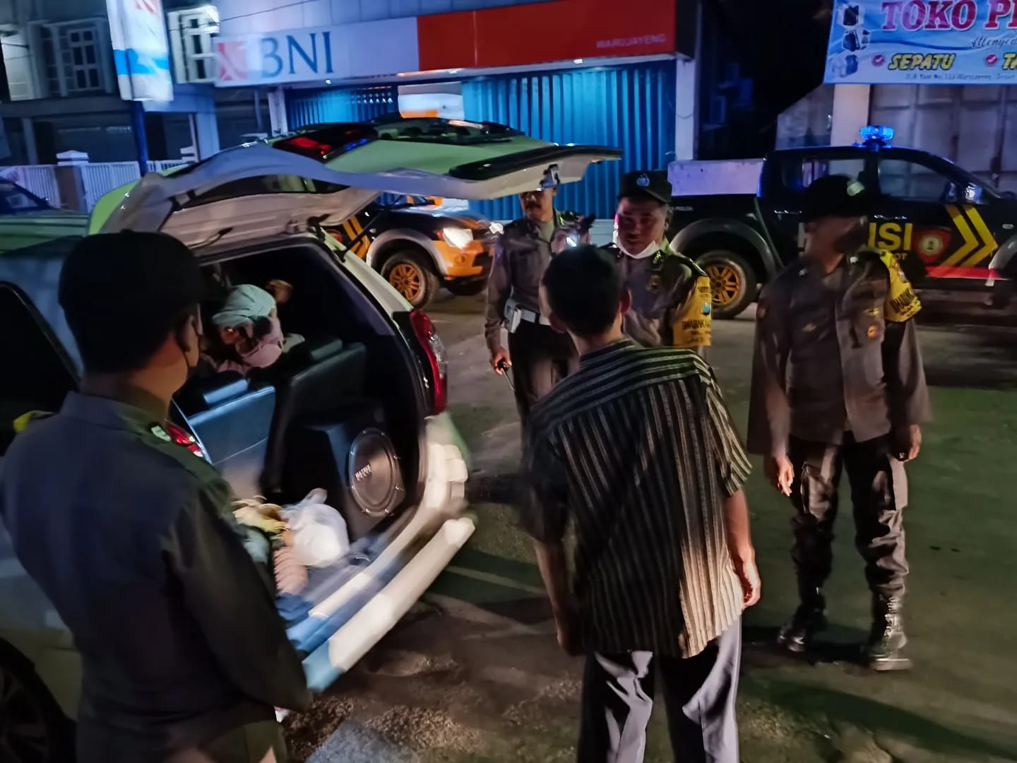 Ciptakan Malam Minggu Aman, Polsek Warujayeng Gelar Patroli dan Razia Gabungan