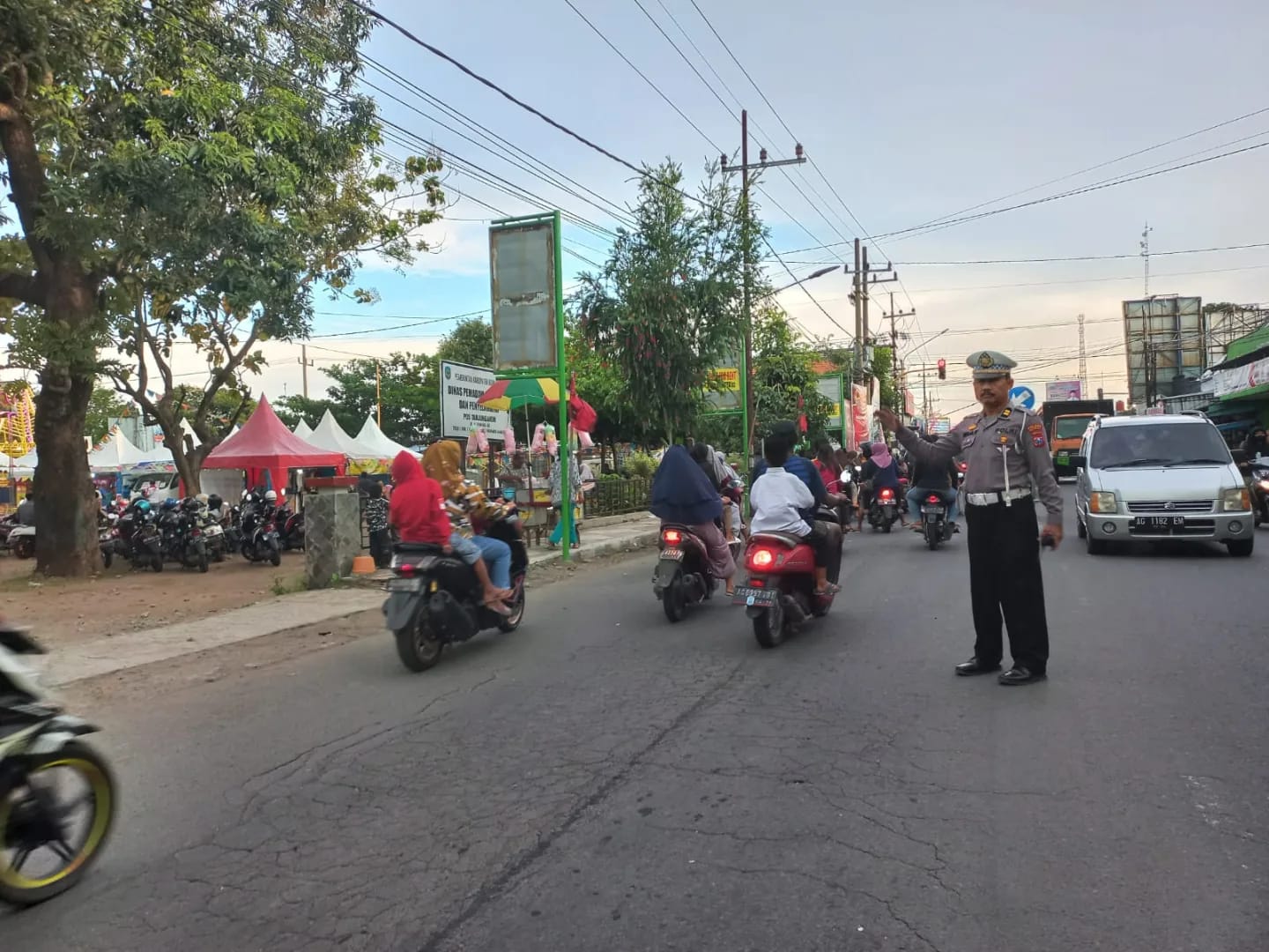 Sore Hari Jelang Buka Puasa, Polsek Warujayeng Patroli Antisipasi Warga Ngabuburit