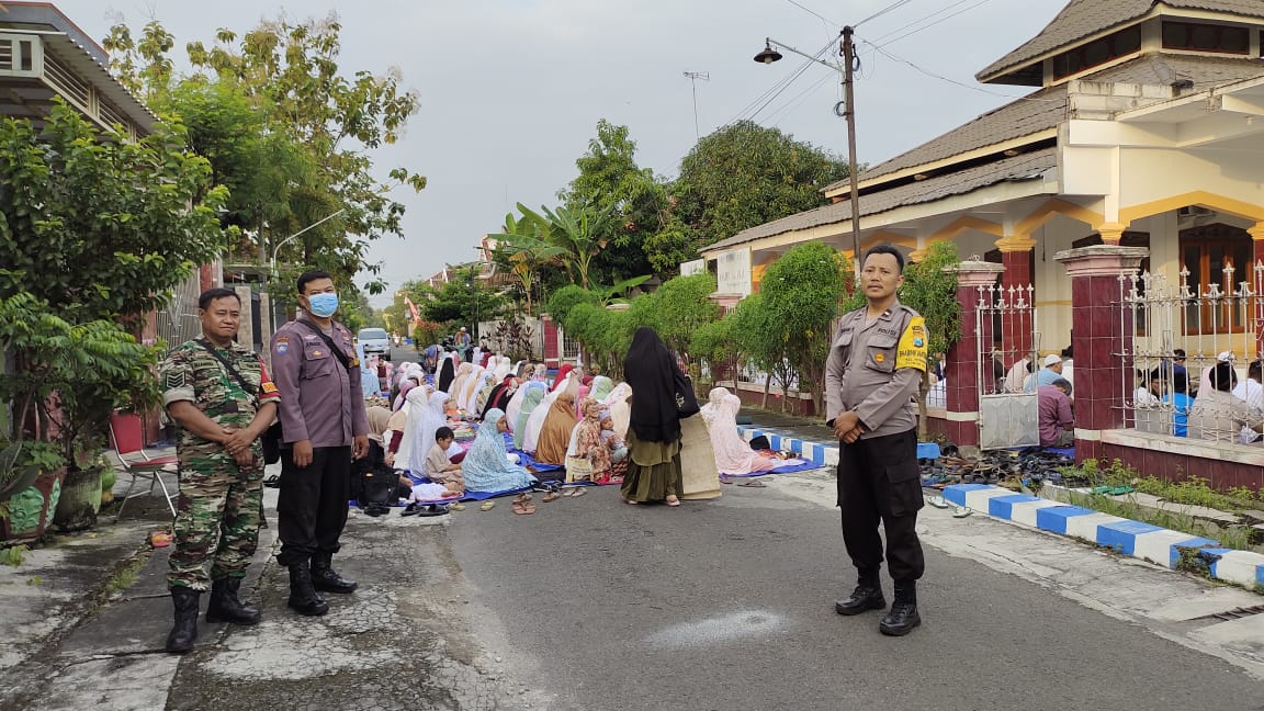 Polsek Nganjuk Kota Berikan Pengamanan Sholat Idul Fitri Warga Muhammadiyah