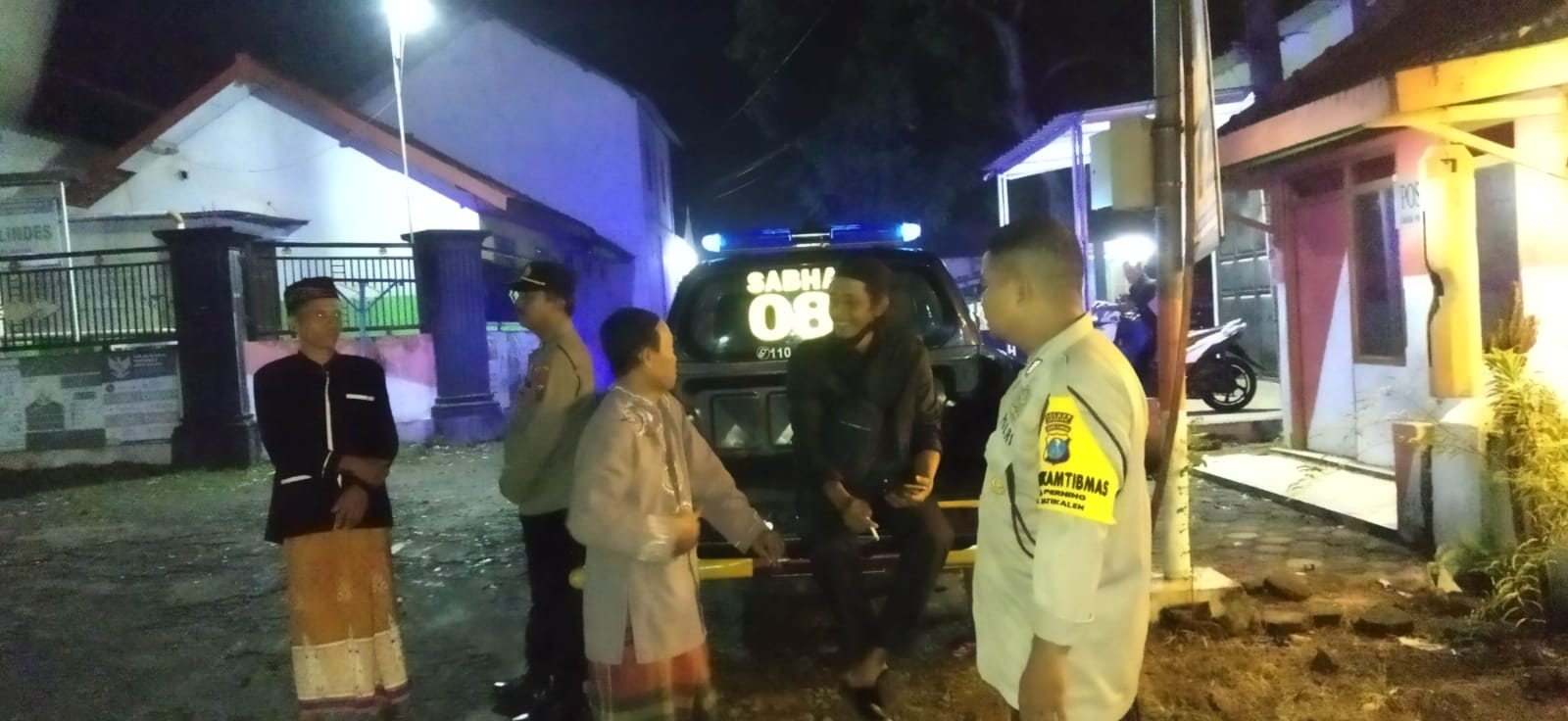 Antisipasi Gangguan Kamtibmas di Hari Lebaran Pertama, Polsek Jatikalen Intensifkan Patroli Malam Hari