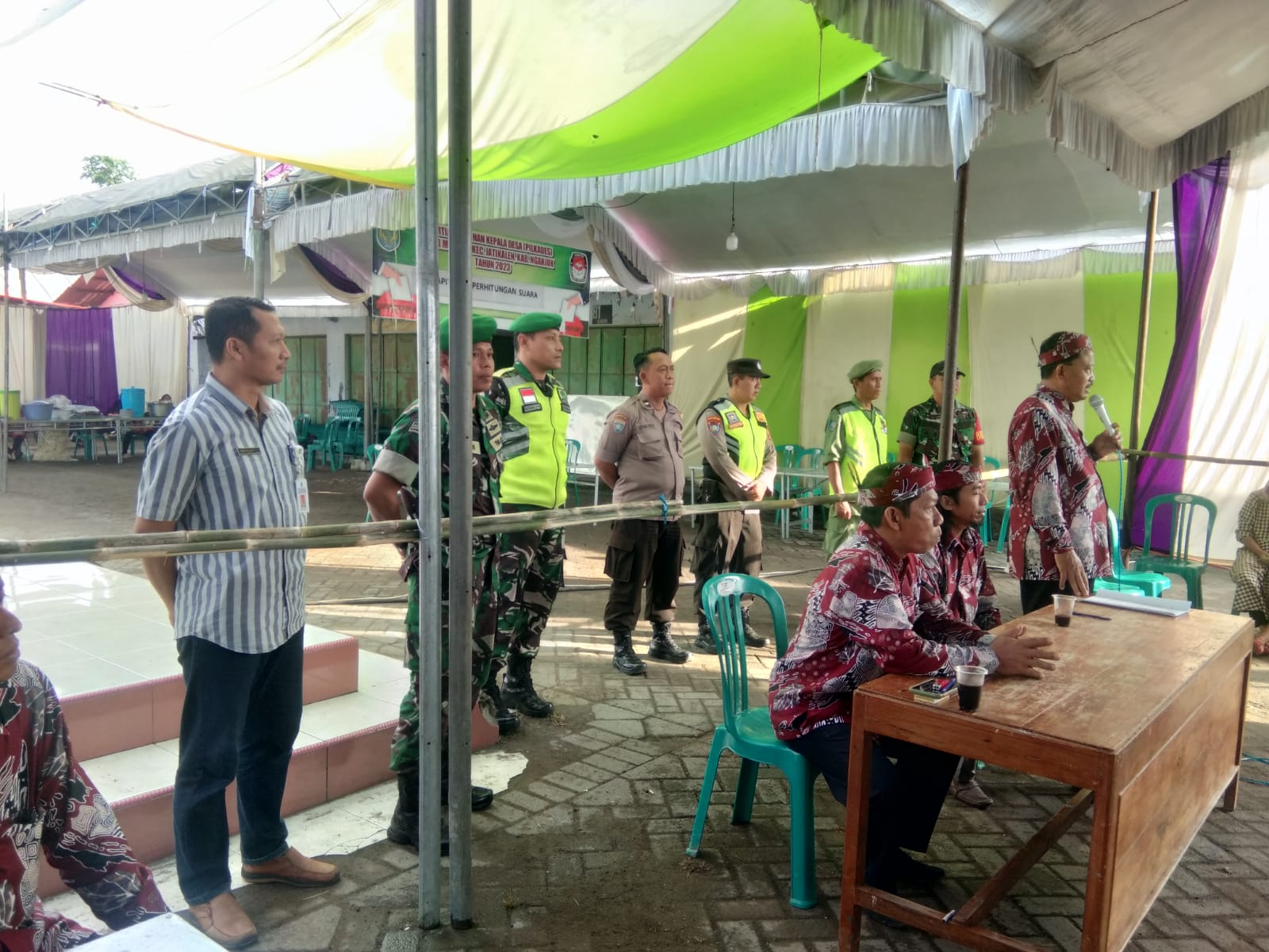 Personel Polsek Jatikalen Diterjunkan Lakukan Pengamanan Pilkades