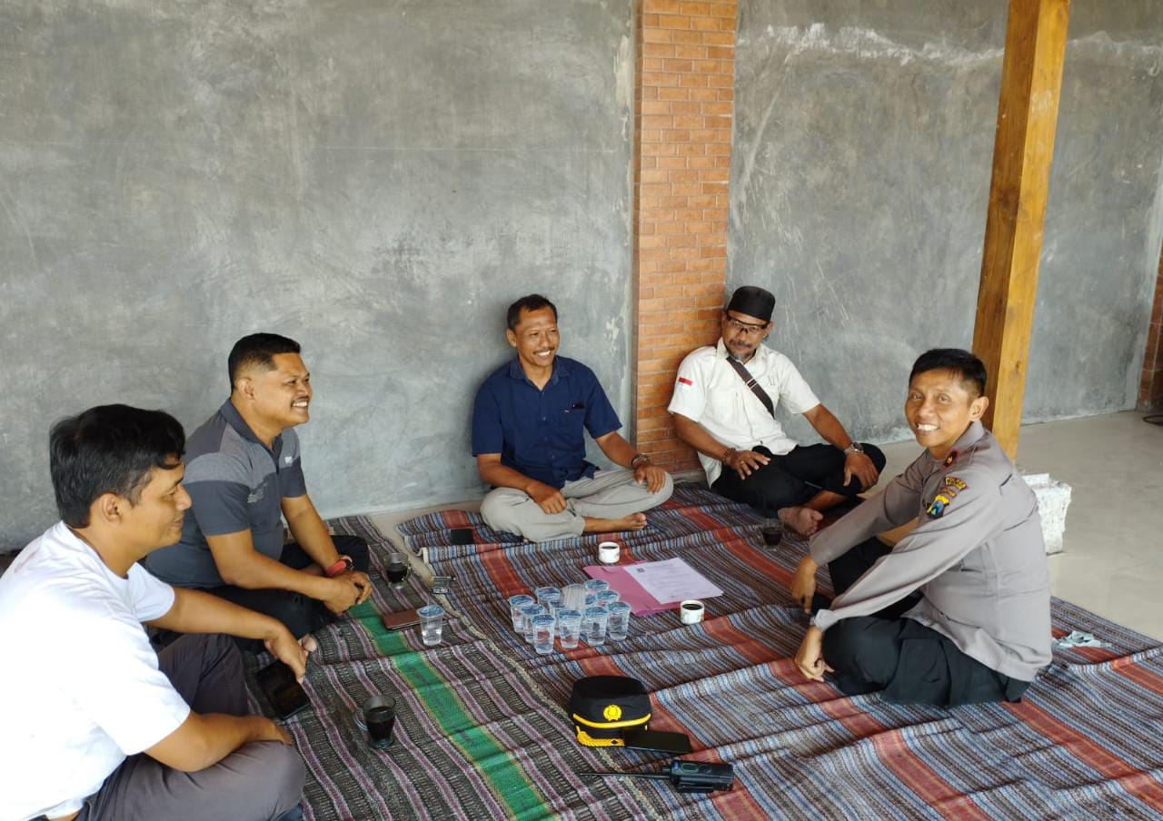 Silaturahmi dengan Ketua Ranting PSHT, Kapolsek Warujayeng Ajak Pelihara Situasi Wilayah