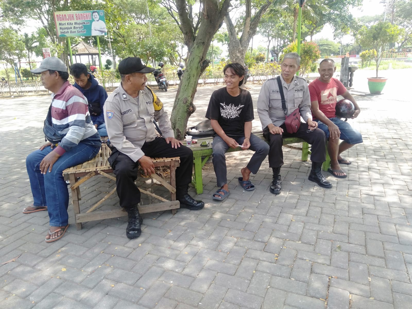 Bangun Komunikasi Dengan Warga, Polsek Nganjuk Kota Melaksanakan Cangkrukan Kamtibmas