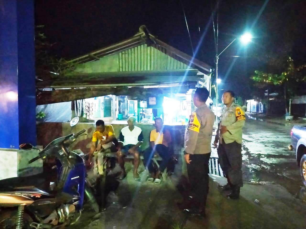 Patroli Polsek Jatikalen dialogis dengan warga ciptakan kamtibmas yang kondusif