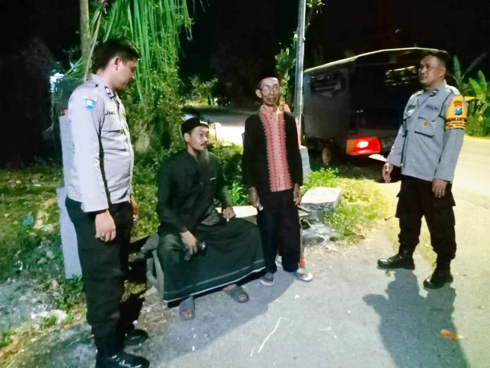 Patroli Polsek Jatikalen dialogis dengan warga ciptakan kamtibmas yang kondusif