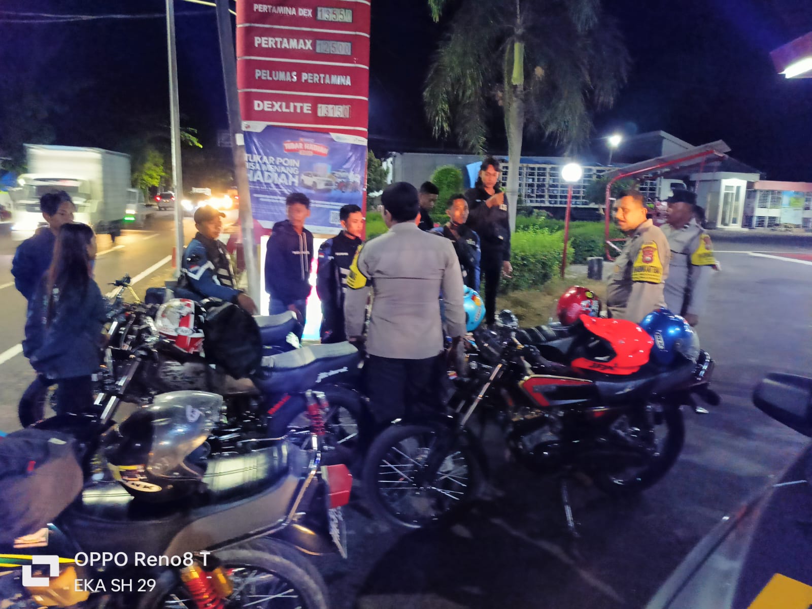 Cegah Balap Liar Saat Malam Minggu, Polsek Warujayeng Gelar Patroli Blue Light