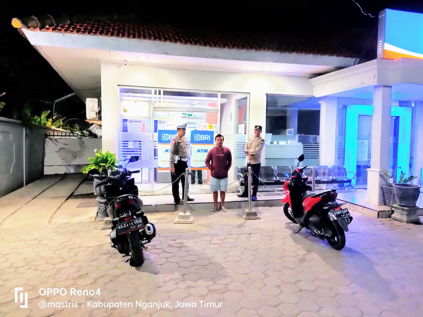 Patroli Malam Polsek Warujayeng Pantau Perbankan di Tanjunganom