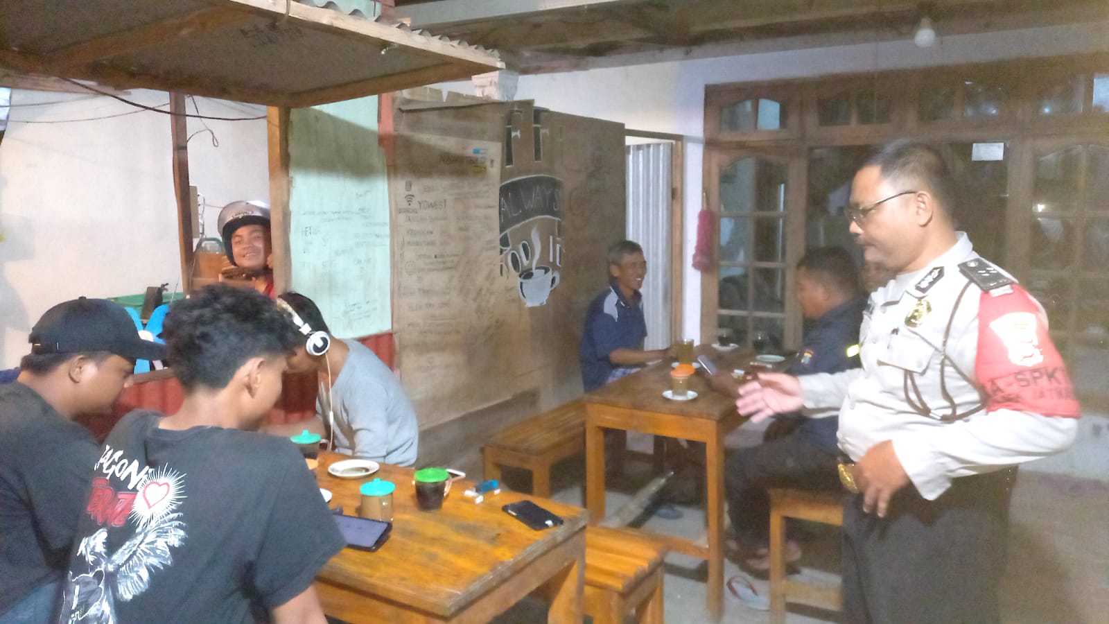 Patroli Dialogis Ka SPKT Polsek Jatikalen, Ajak Peran Pemuda Dalam Menjaga Kondusifitas Kamtibmas