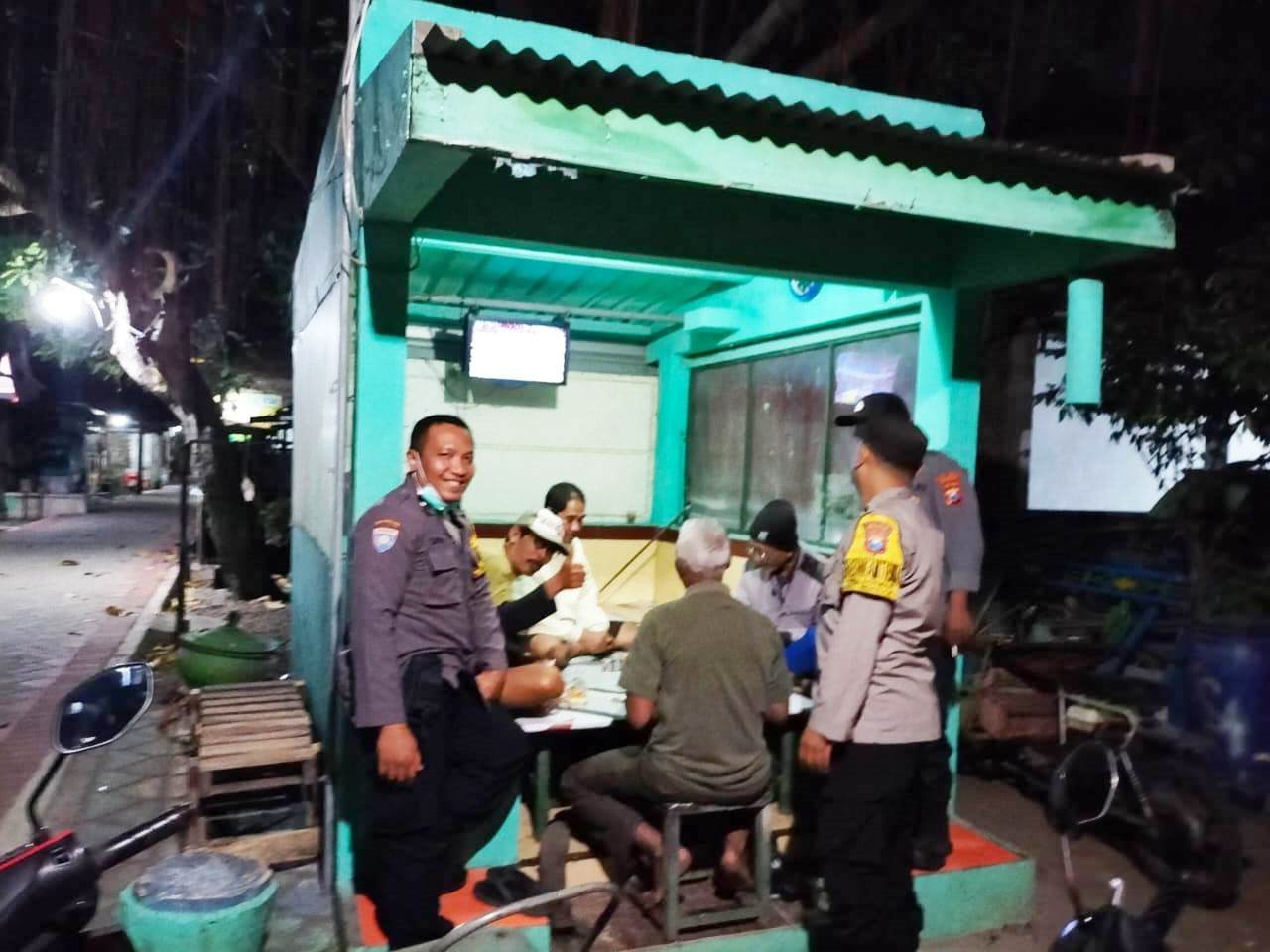 Saat Patroli Sambang Poskamling, Personel Polsek Nganjuk Kota Ajak Masyarakat Jaga Kamtibmas