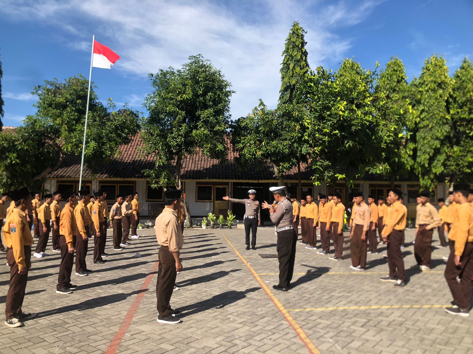 Tahun Ajaran Baru, Polsek Warujayeng Sosialisasi Etika Tertib Lalu Lintas di MA Krempyang