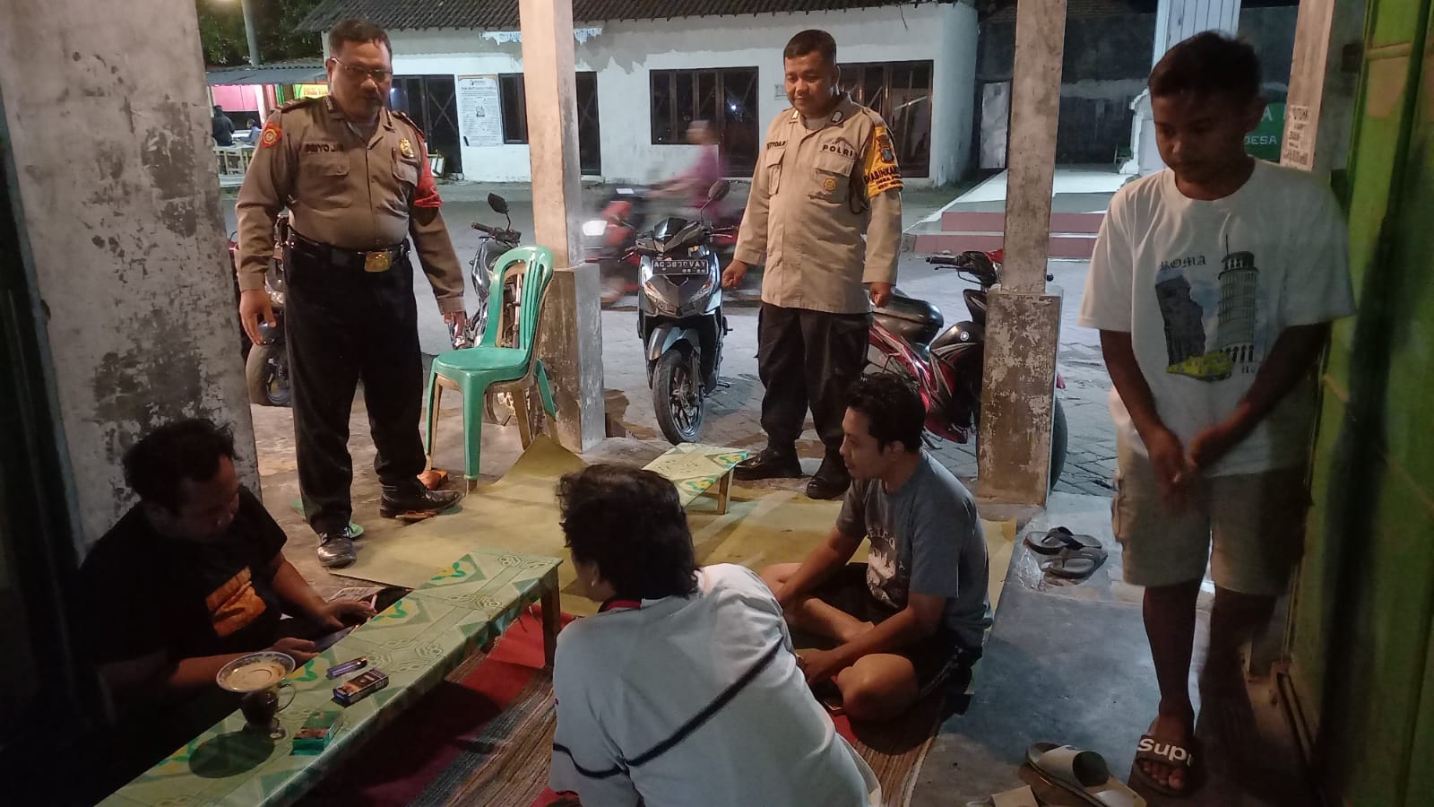 Patroli Dialogis Ka SPKT Polsek Jatikalen, Ajak Peran Pemuda Dalam Menjaga Kondusifitas Kamtibmas