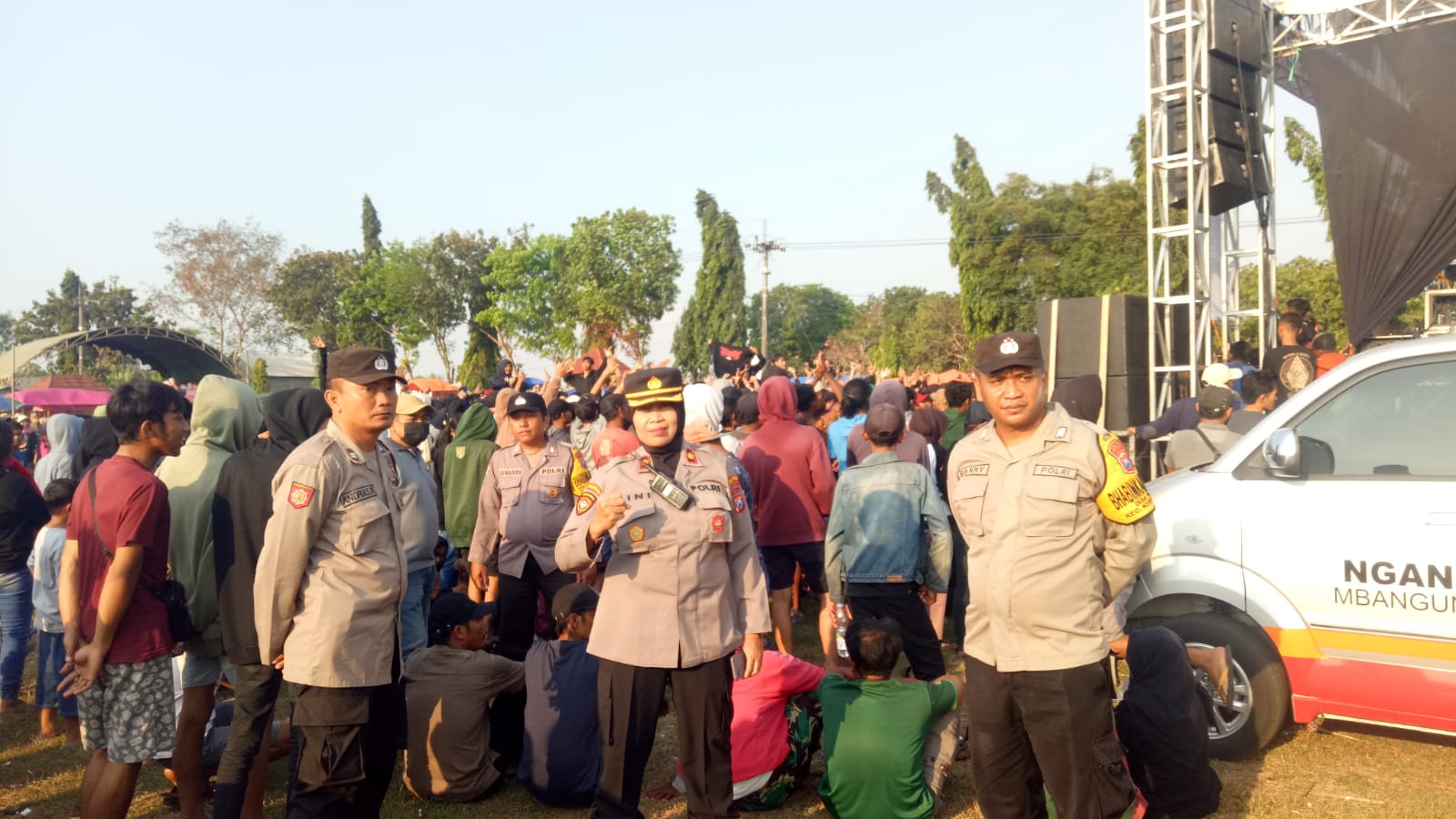 Kapolsek Kertosono Pimpin Pengamanan Giat Orkes Melayu Di Desa Tanjung