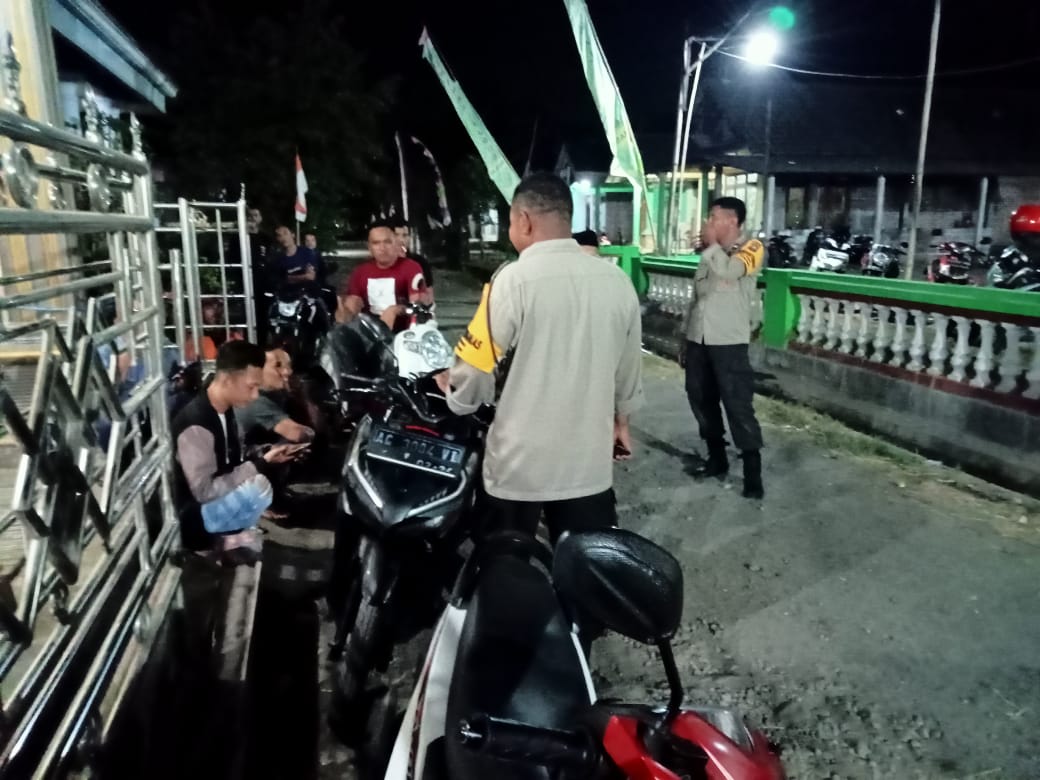 Patroli Polsek Jatikalen dialogis dengan warga ciptakan kamtibmas yang kondusif