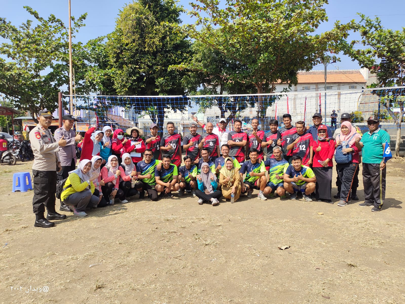 Polsek Warujayeng Monitoring PHBN Turnamen Bola Volly Tingkat Kec. Tanjunganom