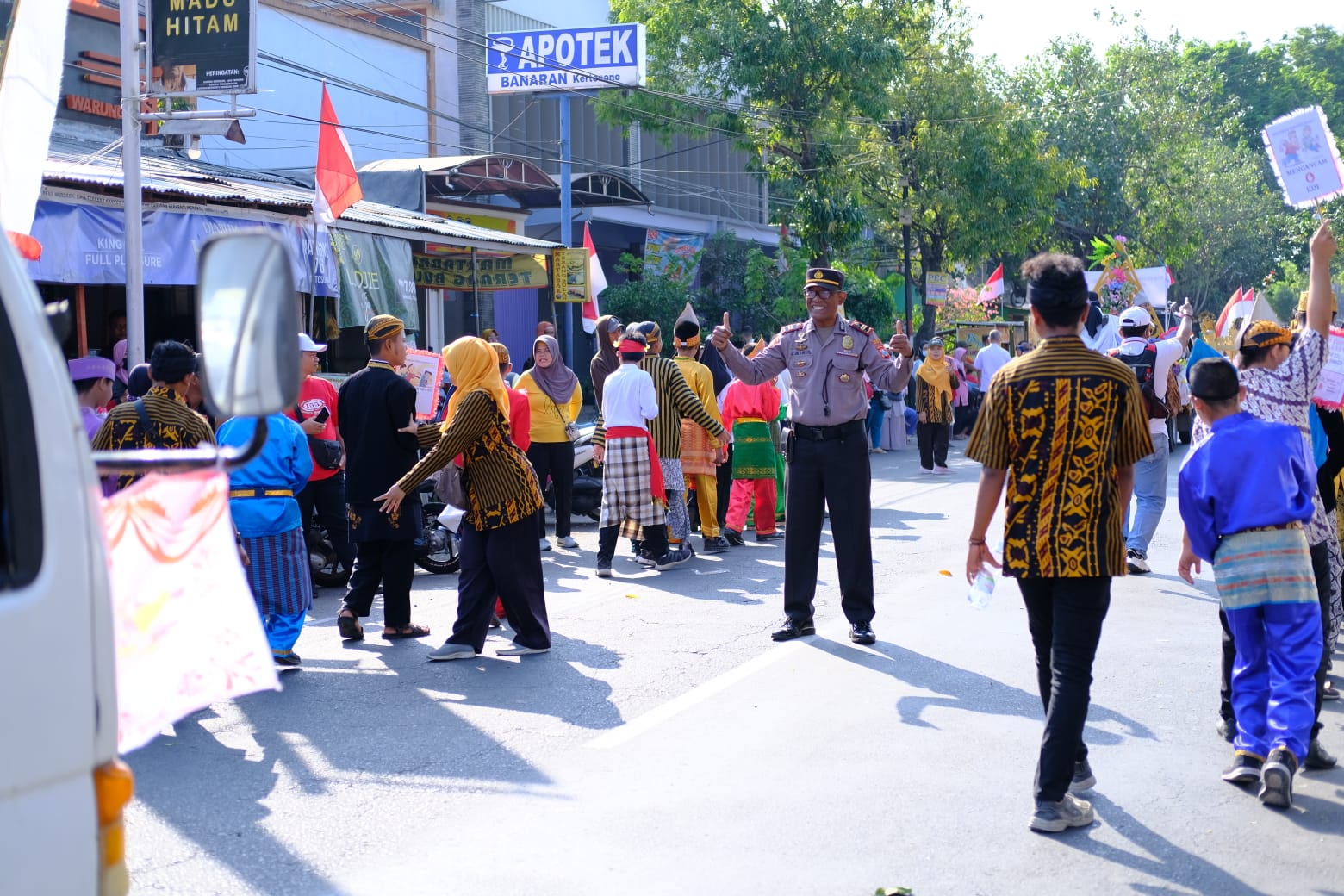 Berikan Rasa Aman, Polsek Kertosono Lakukan Pengamanan Kegiatan Karnaval Tingkat SD / MI