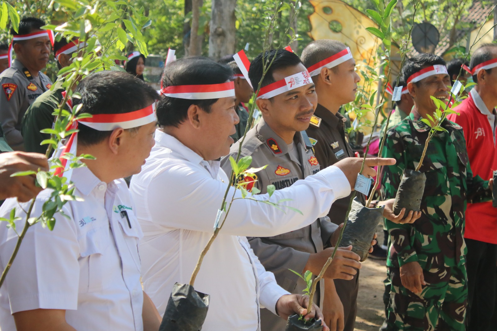 Polres Nganjuk Bersama Forkopimda Tanam Pohon Sebagai Rangkaian Peringatan Hari Kemerdekaan RI ke – 78
