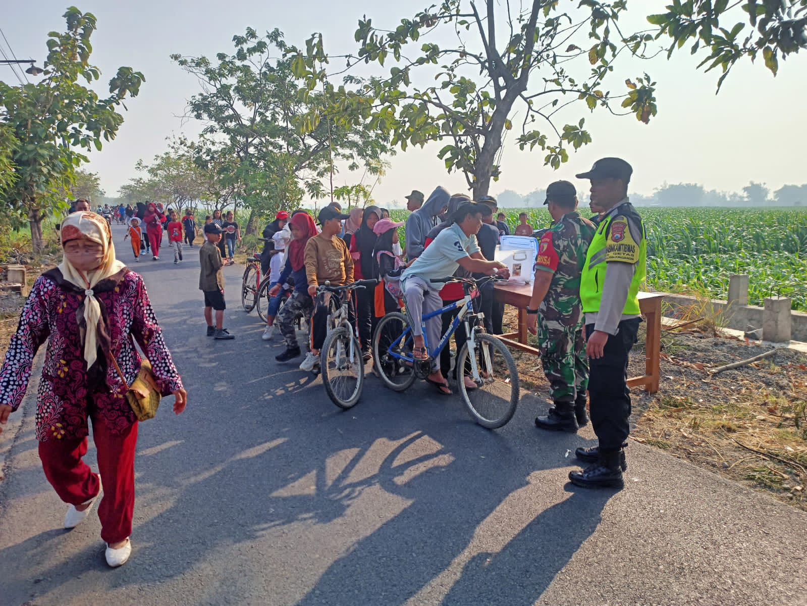 Polsek Warujayeng Amankan Jalan Santai di Sejumlah Lokasi Wilayah Kec. Tanjunganom