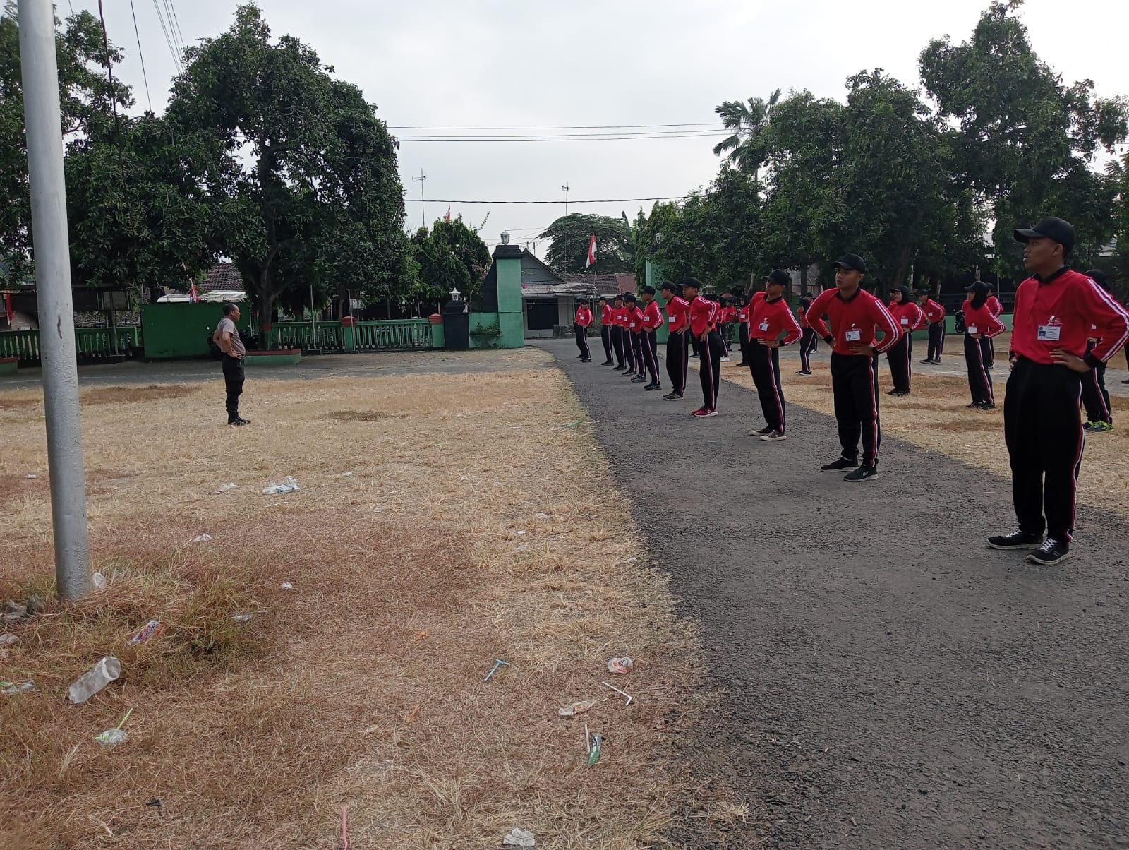 Sinergitas TNI – POLRI Berikan Pembinaan Kepada Anggota Paskibraka Tingkat Kecamatan Kertosono