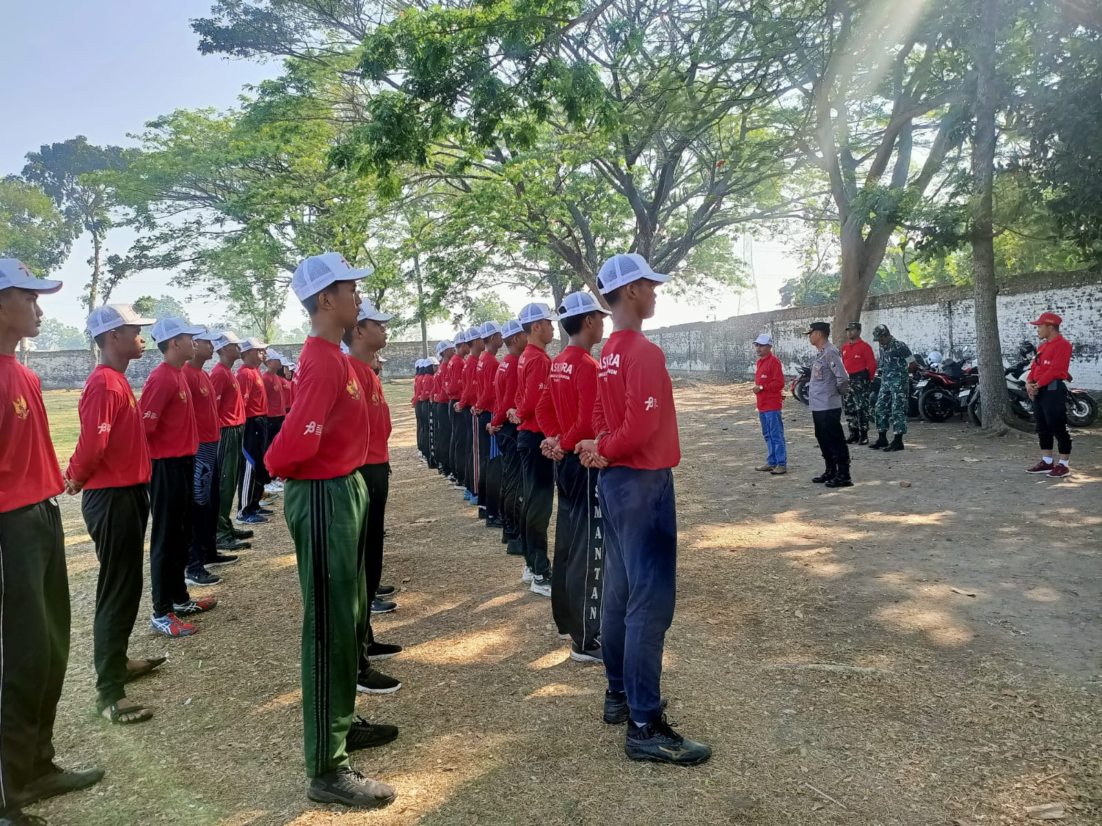Kapolsek Warujayeng Beri Semangat Anggota Paskibra Tanjunganom