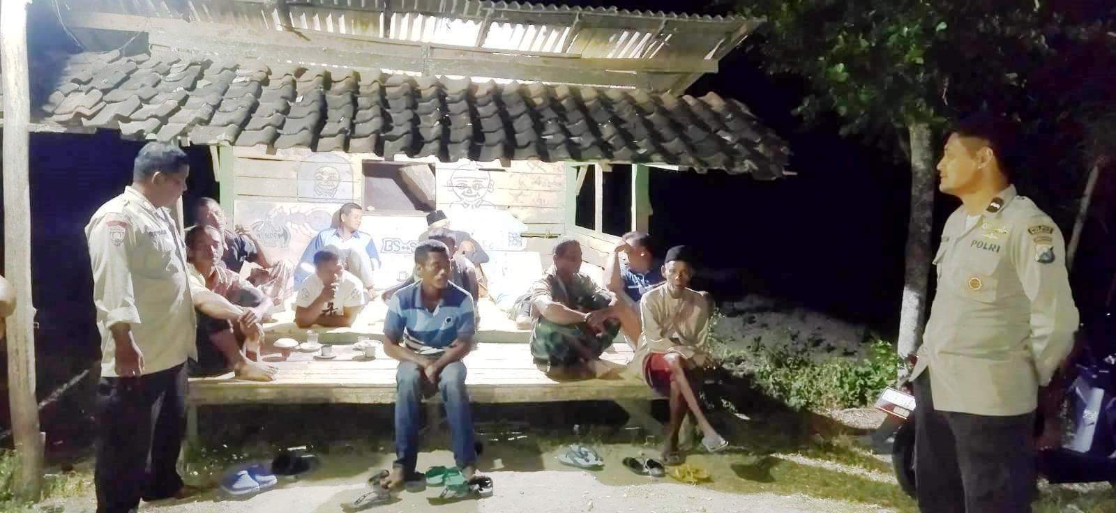 Patroli Polsek Jatikalen dialogis dengan warga ciptakan kamtibmas yang kondusif