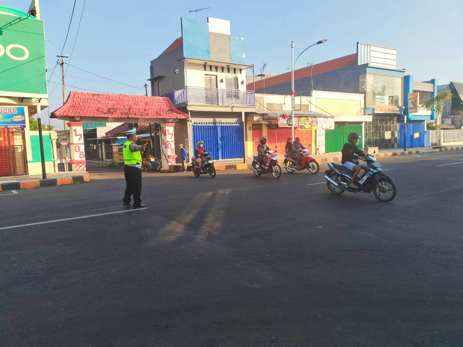 Giat Gatur Lalin Polsek Nganjuk Kota di Pagi Hari Dalam Mewujudkan Situasi Kamtibcarlantas