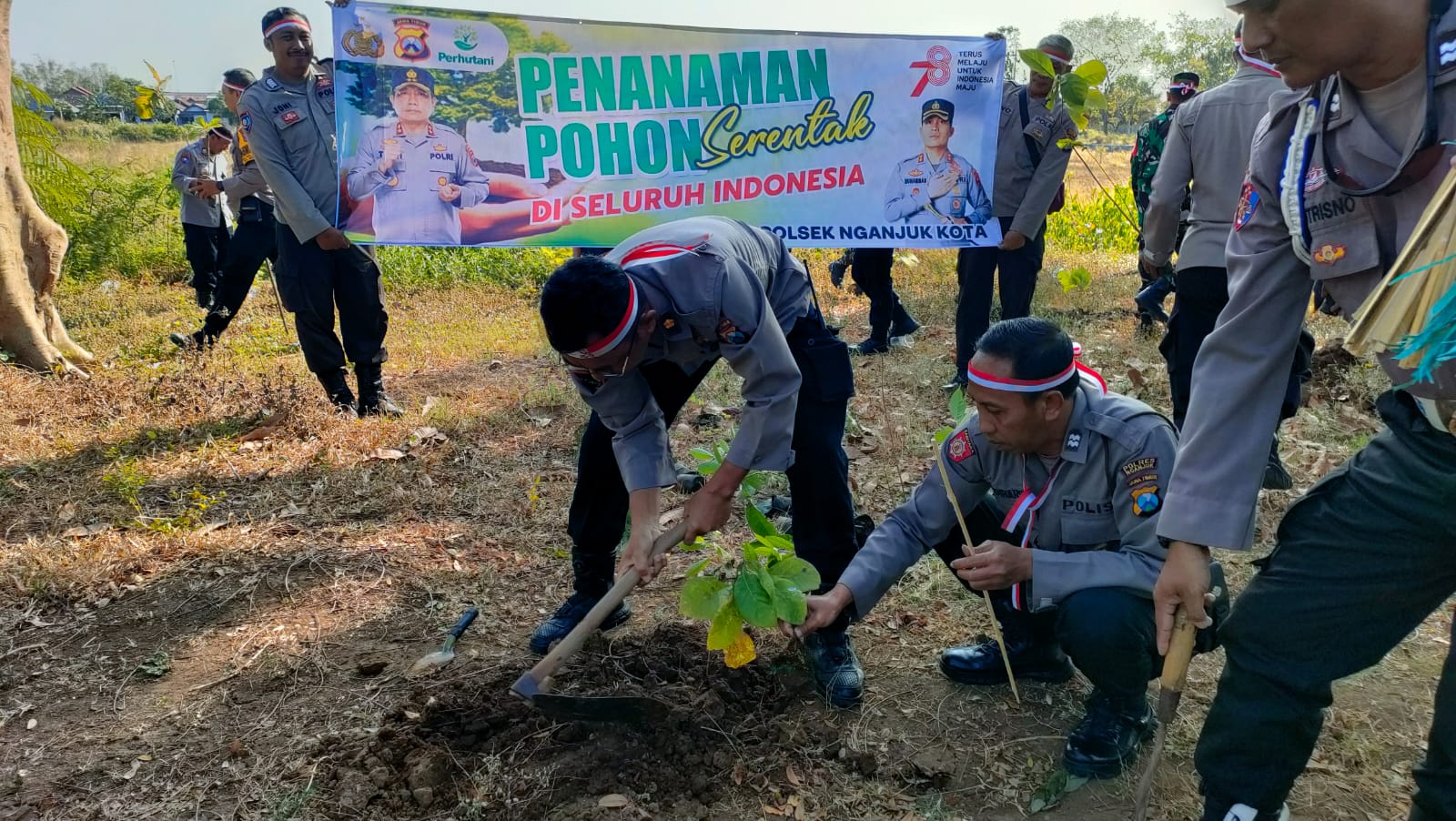 Dalam Rangka HUT KE-78 RI, Polres Nganjuk Gelar  Penanaman Pohon Serentak di Seluruh Indonesia