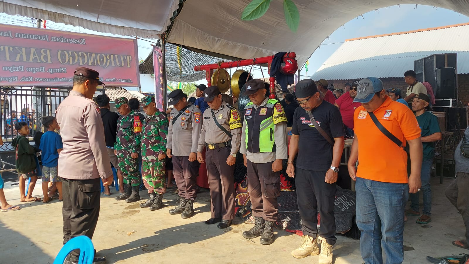 Polsek Warujayeng Beri Pengamanan Pertunjukan Jaranan di Kedungrejo