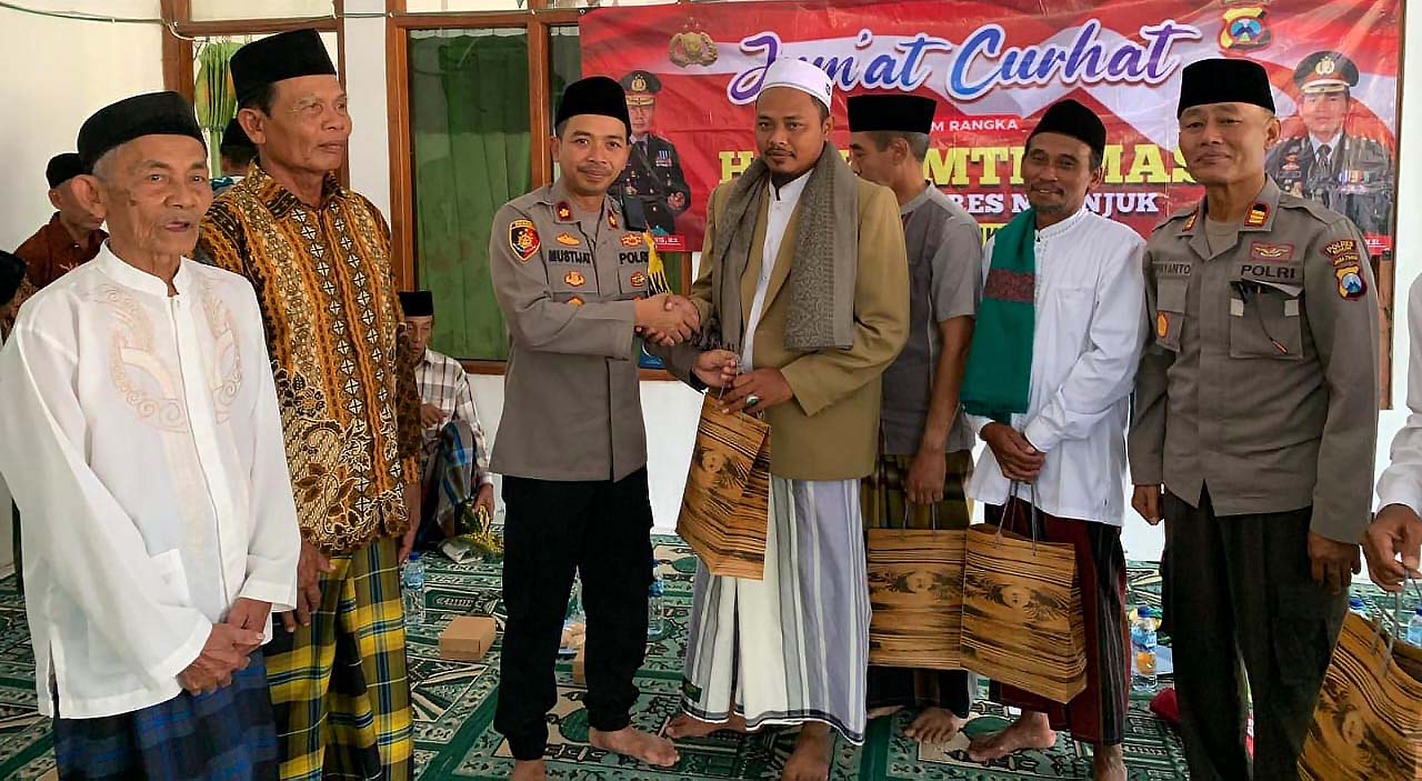 Gelar Program Jum’at Curhat,   Polres Nganjuk Terima Keluhan Jamaah Masjid Al Hidayah Terkait Air Bersih
