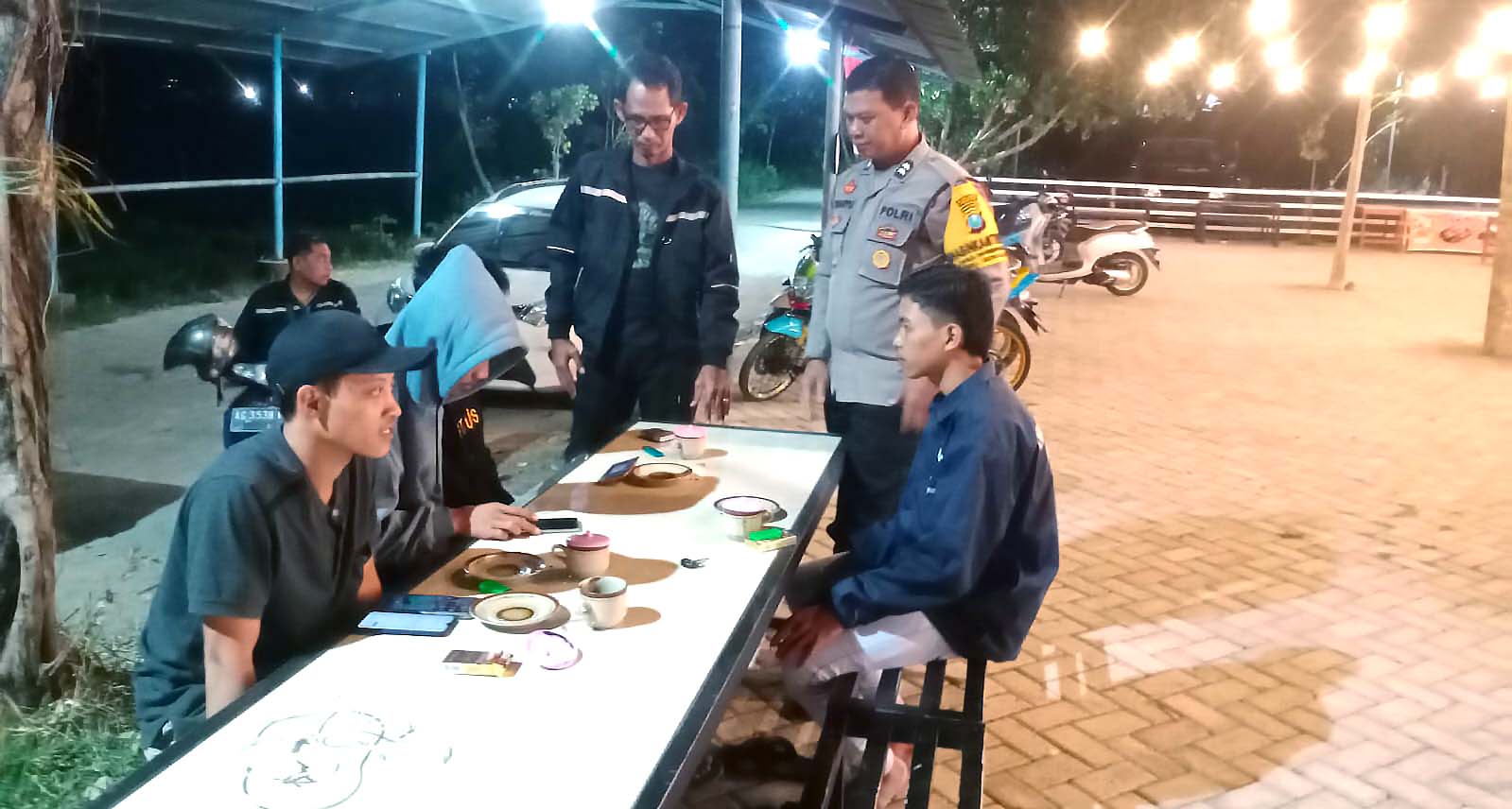 Patroli Dialogis Polsek Jatikalen Membangun Hubungan Dengan Warga Masyarakat