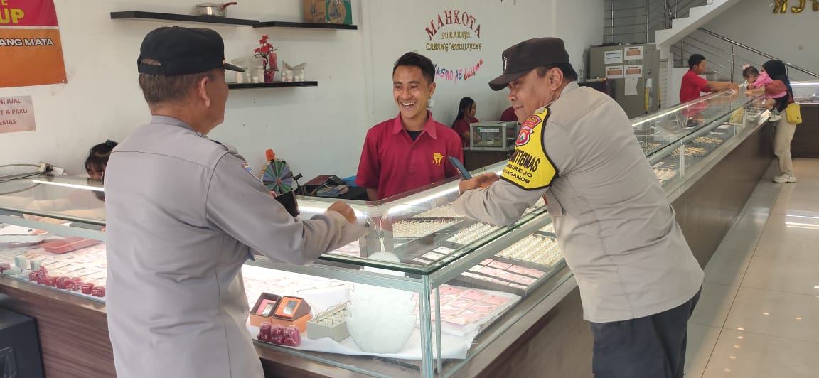 Patroli Toko Perhiasan, Upaya Polsek Warujayeng Antisipasi Kriminalitas