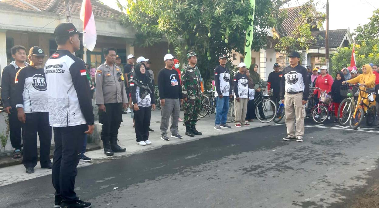 Amankan Kegiatan Sepeda Santai, Bhabinkamtibmas Banjaranyar Semangati Warganya