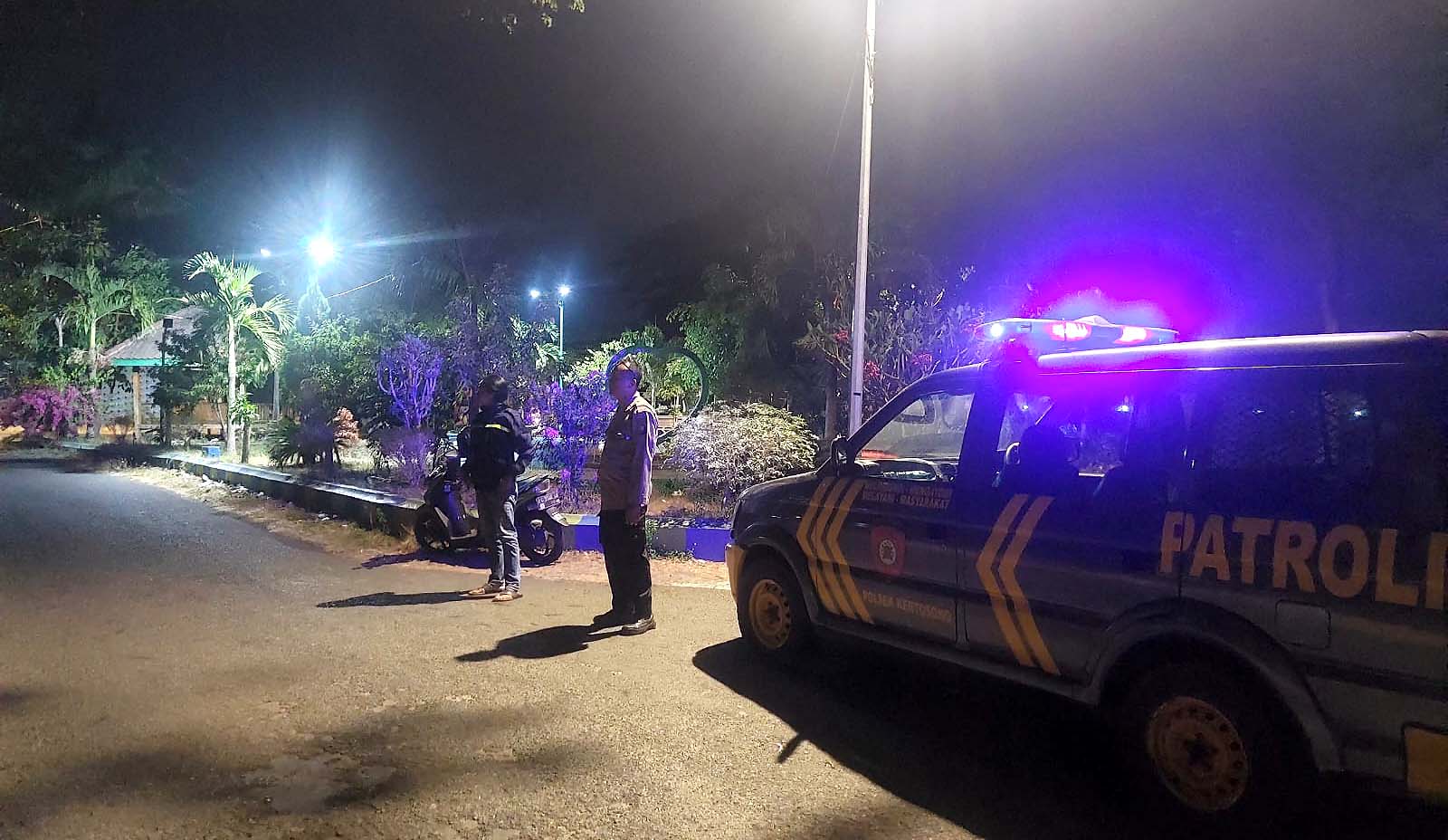 Patroli Blue Light Polsek Kertosono Menjaga Keamanan Saat Dini Hari
