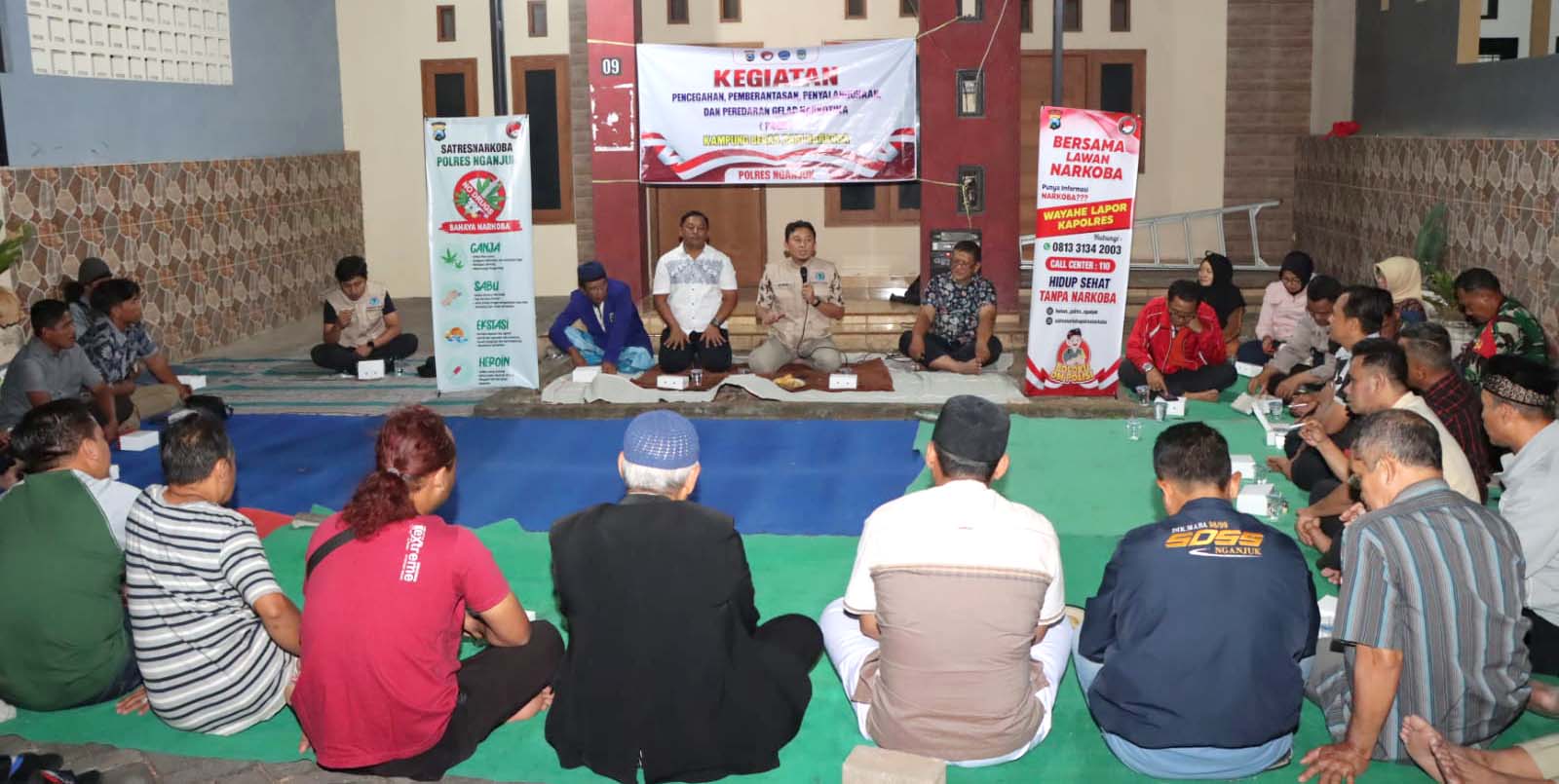 Cangkrukan bersama Polres Nganjuk, BNN Kabupaten Nganjuk dan Warga di Kelurahan Payaman Cegah Bahaya Narkoba