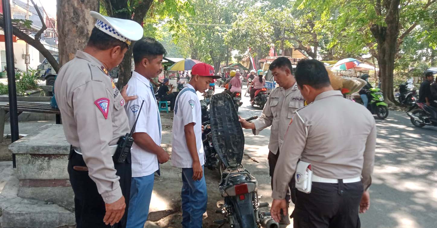 Polsek Kertosono Intensifkan Patroli Stop, Riksa, dan Geledah Antisipasi Tindak Kejahatan