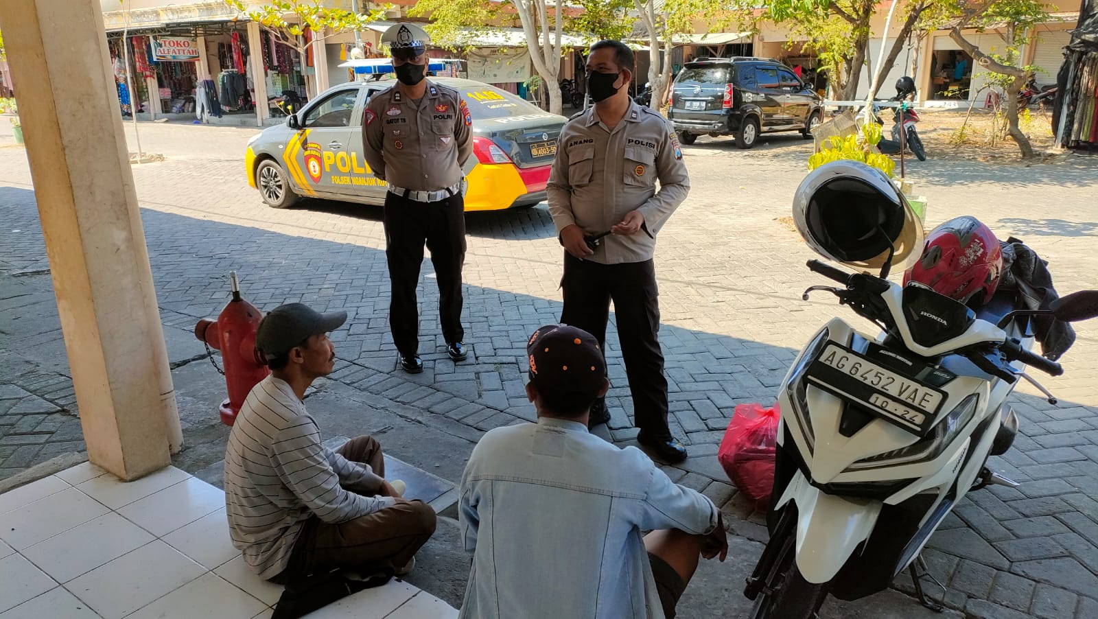 Dialogis Di Pasar, Patroli Polsek Nganjuk Kota Sampaikan Pesan Kamtibmas