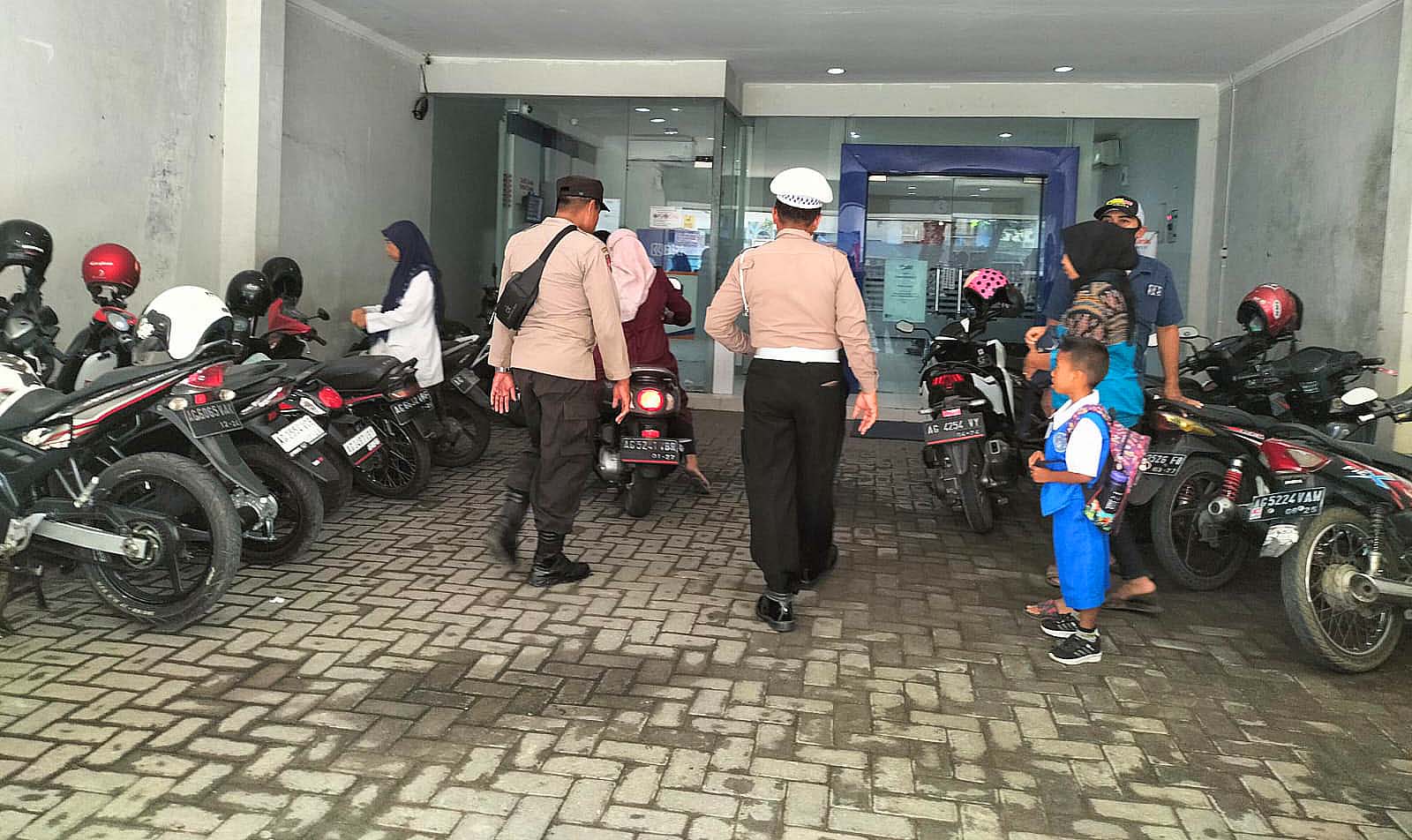 Polsek Kertosono Berikan Himbauan Kamtibmas saat Patroli Perbankan