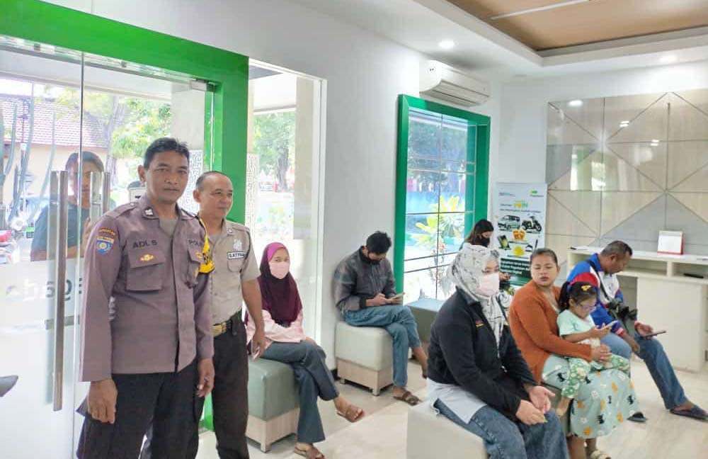 Sambangi Kantor Pegadaian, Bhabinkamtibmas Polsek Nganjuk Kota Sampaikan Pesan Kamtibmas