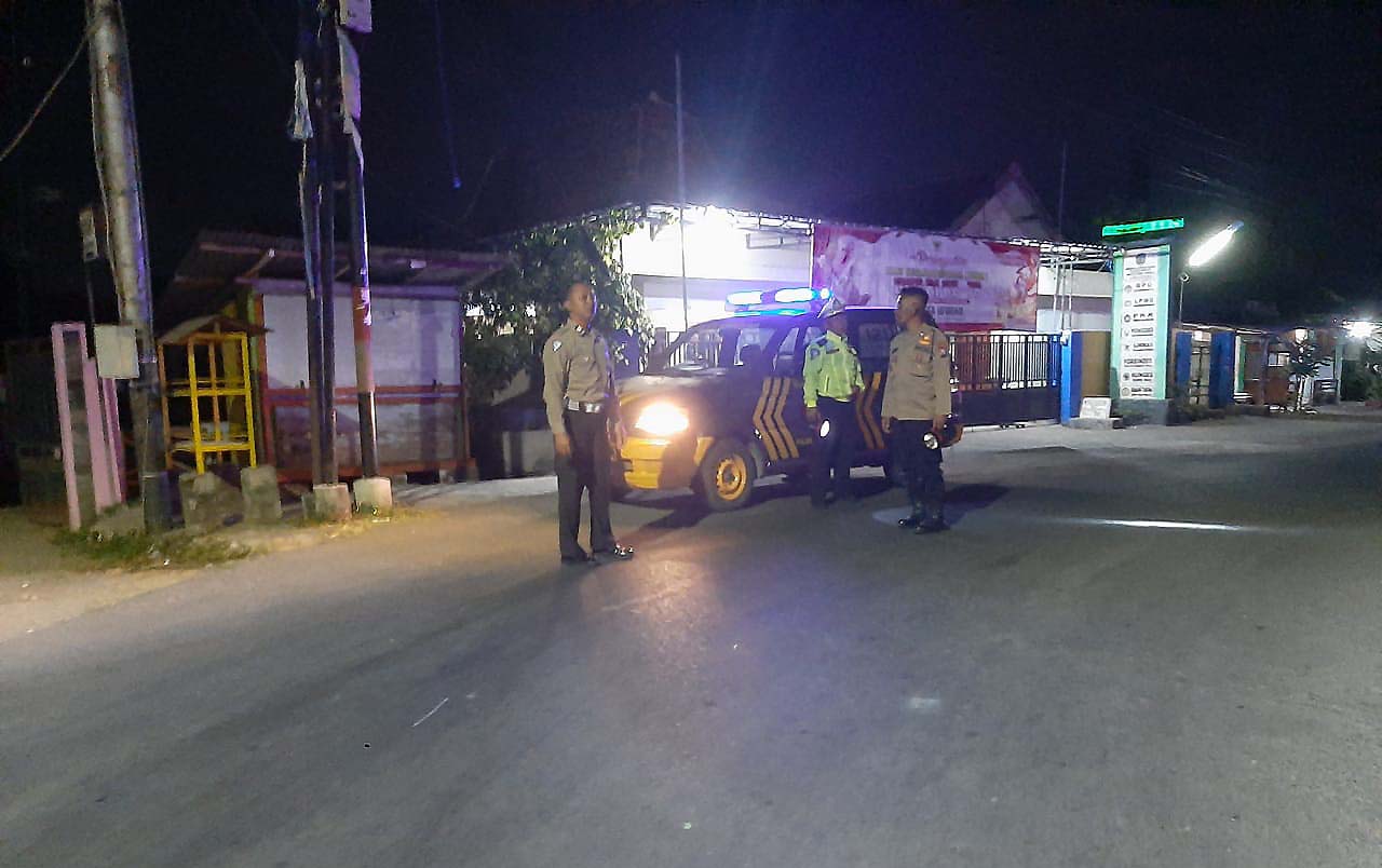 Patroli Pemukiman Antisipasi Tindak Kejahatan Saat Dini Hari