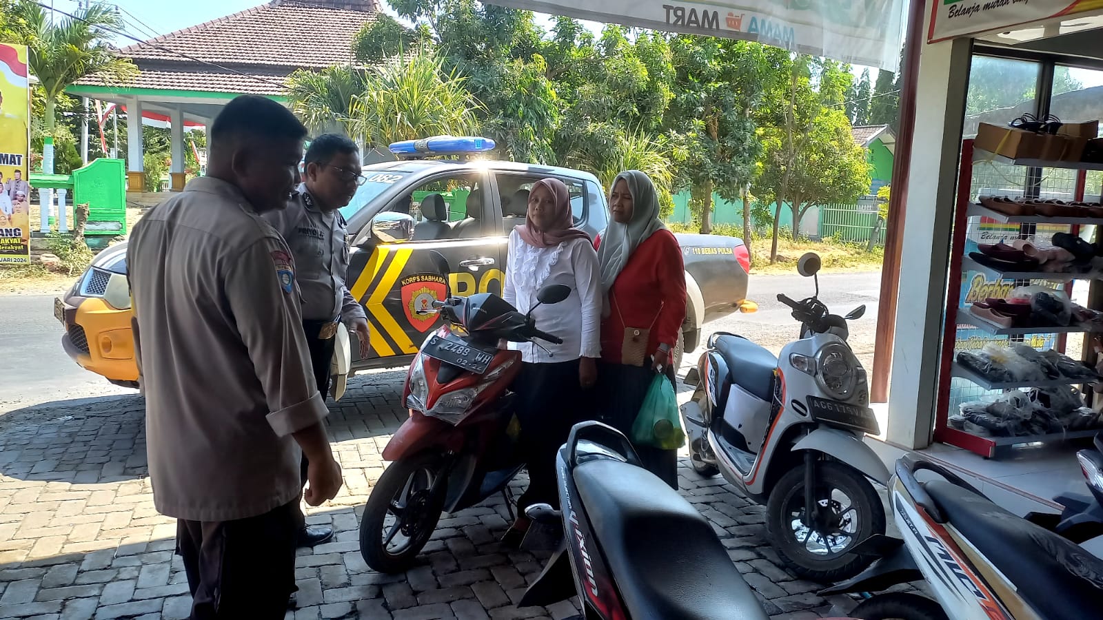 Patroli siang hari dengan sasaran Pertokoan, Polsek jatikalen