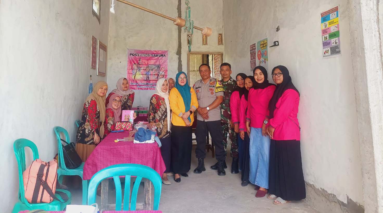 Peduli Kesehatan Balita, Bhabinkamtibmas Sambirejo Asistensi Giat Posyandu