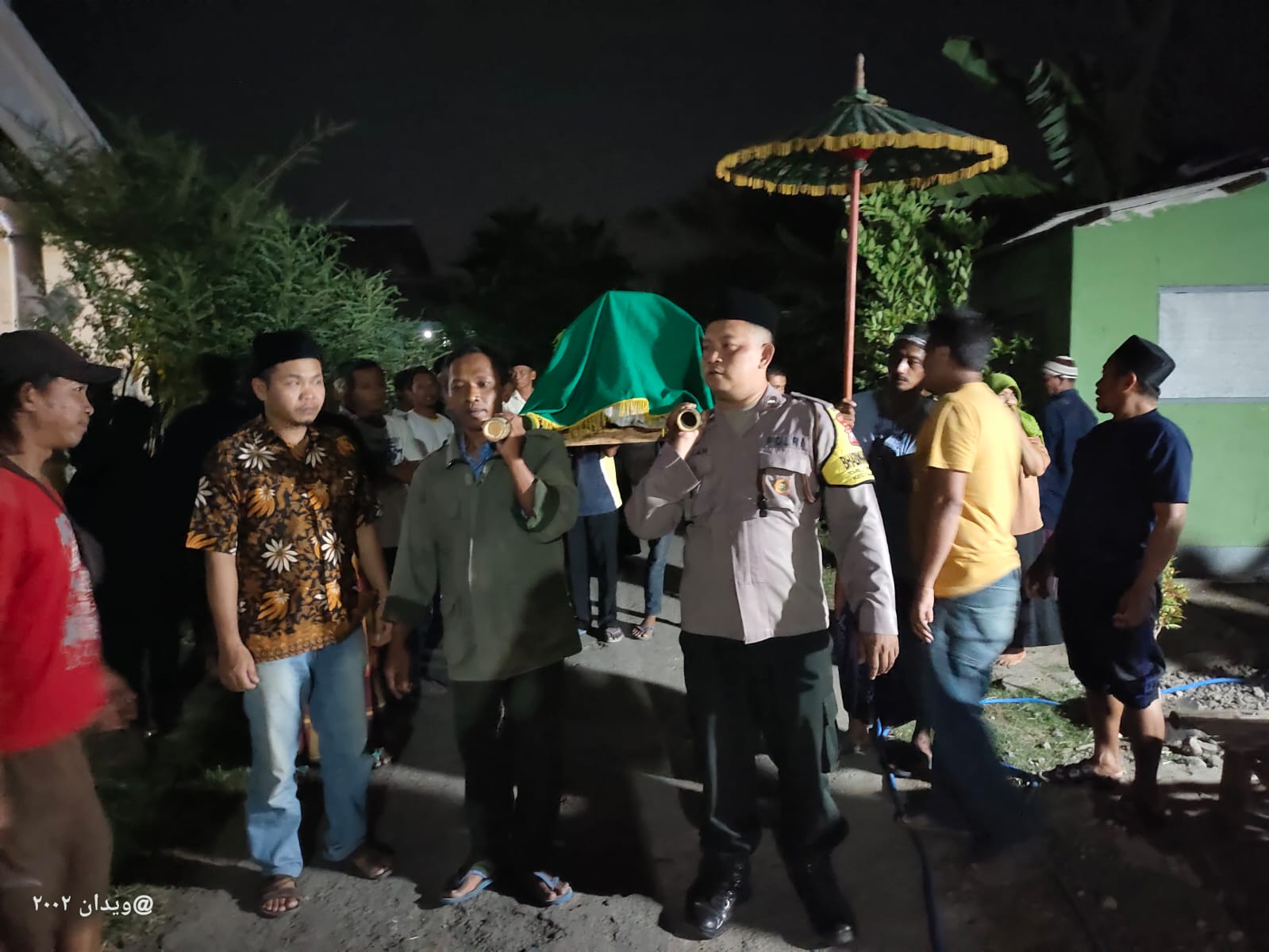 Sampaikan Duka Cita, Bhabinkamtibmas Wates Takziah Warga Binaannya